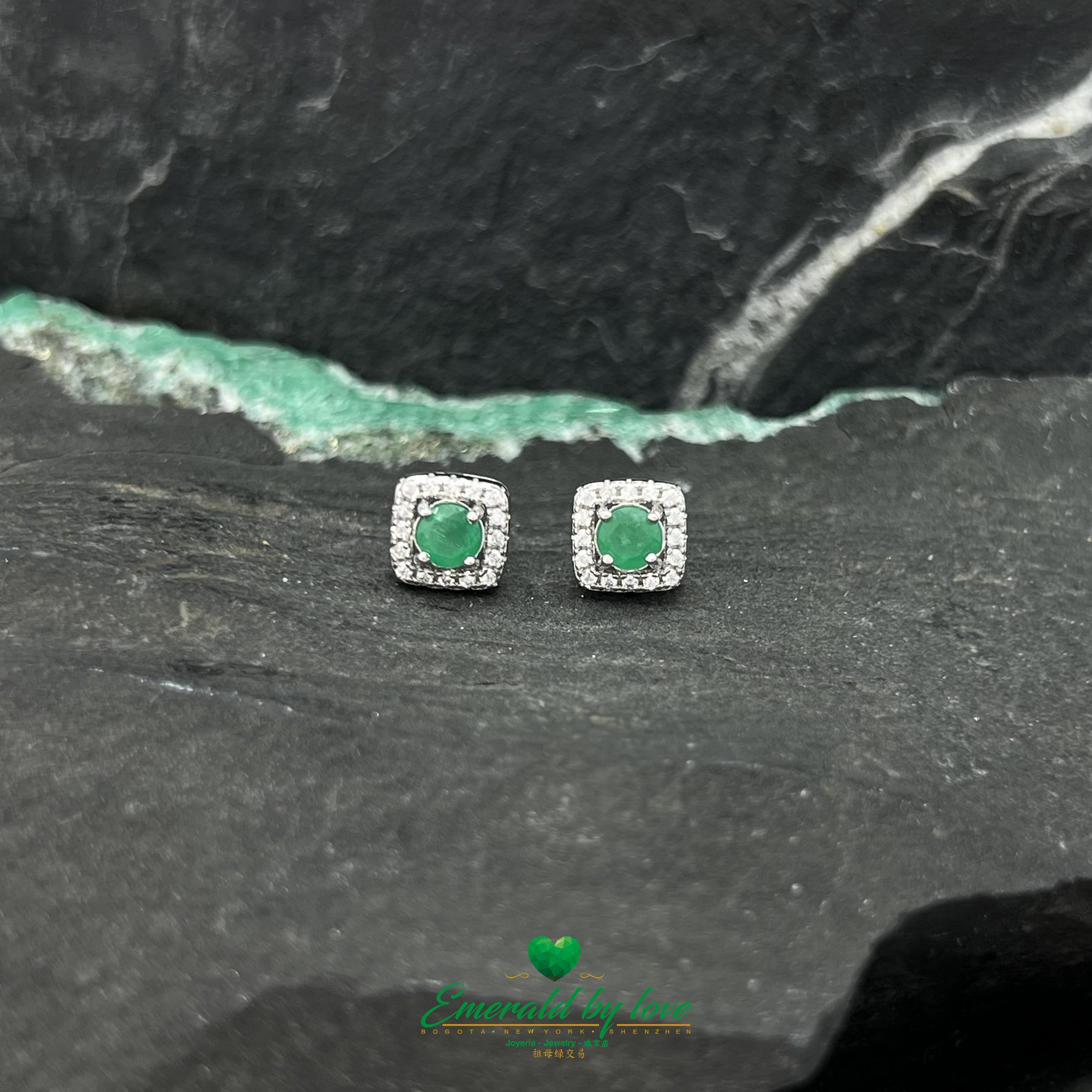 Stylish Medium Square Earrings with Central Round Emerald