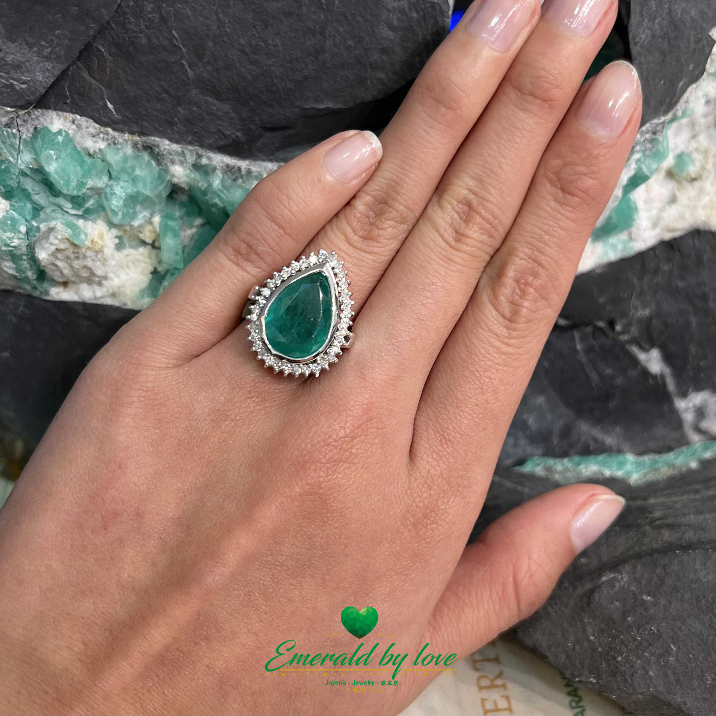 Small details make big impressions — and this ring proves it.