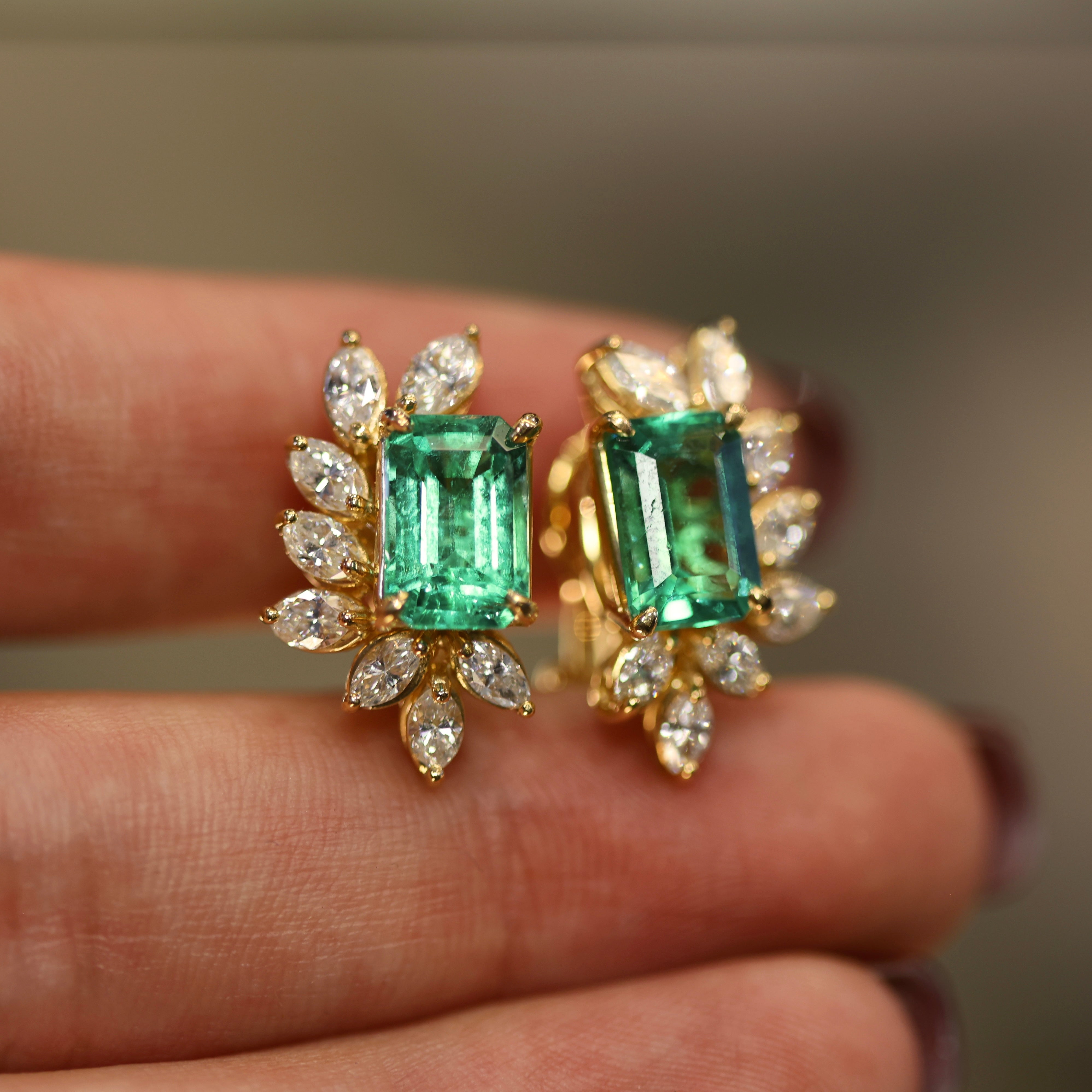 Fan-Shaped Emerald Earrings in Yellow Gold | Natural Colombian Emerald Jewelry