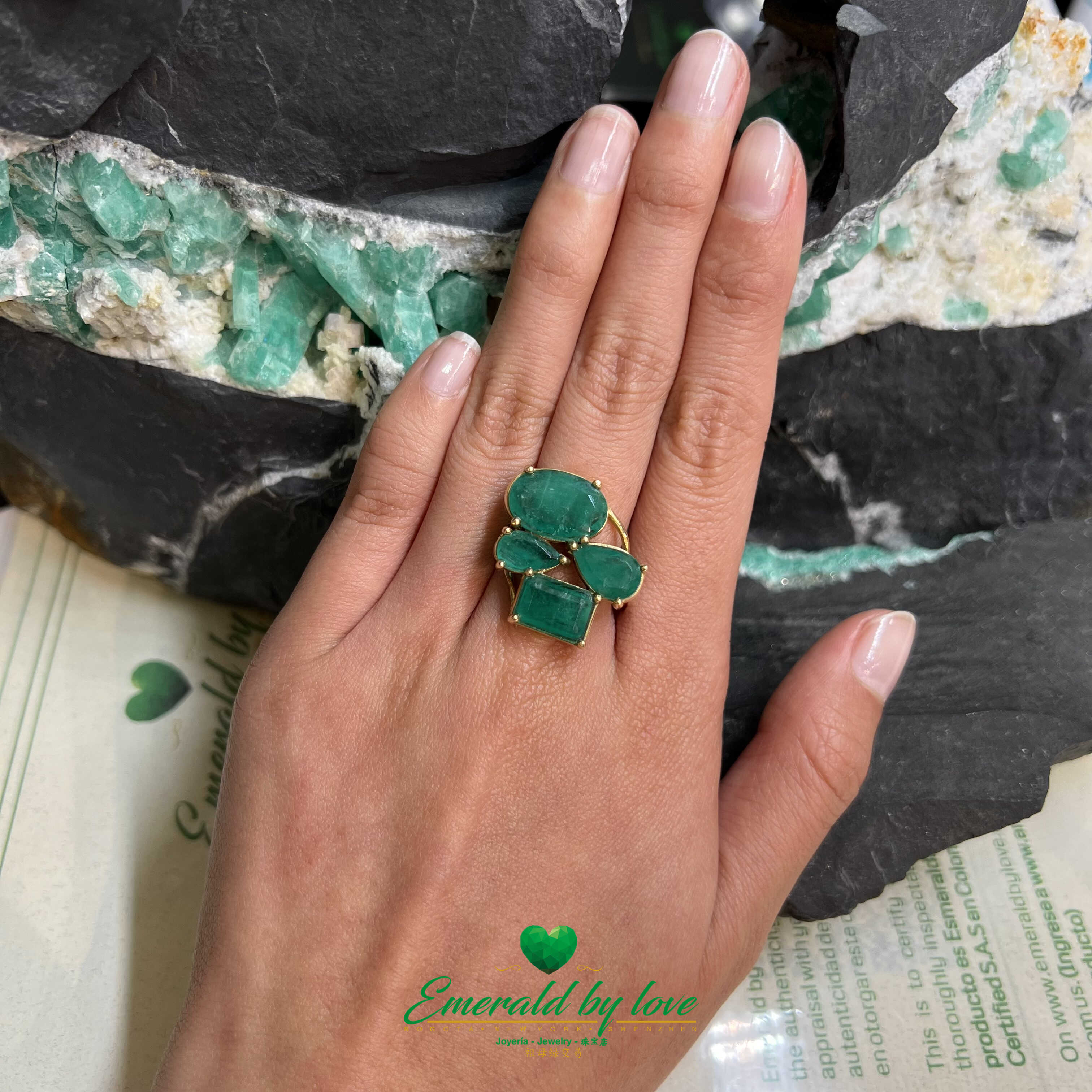 
Created to represent a bond that lasts, with elegance and natural brilliance.
Creado para representar un vínculo duradero con elegancia y brillo natural.