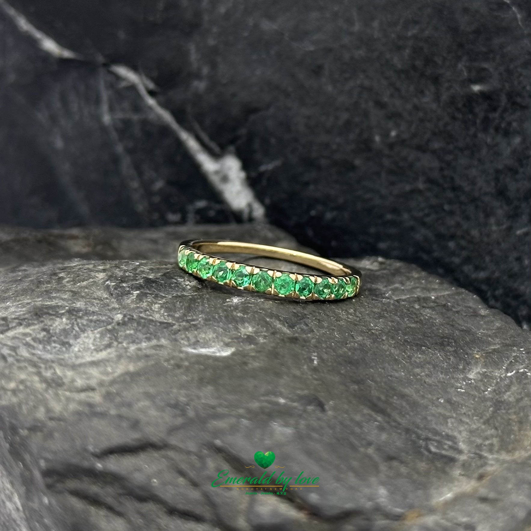 Natural Colombian Emeralds Ultra-Light 18K Italian Gold Band with emeralds from colombia 