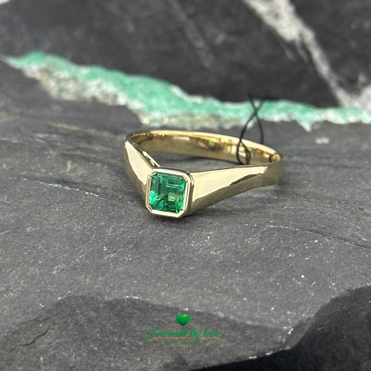 Handmade by expert artisans, this ring unites responsible gold and certified Colombian emerald — luxury with conscience.