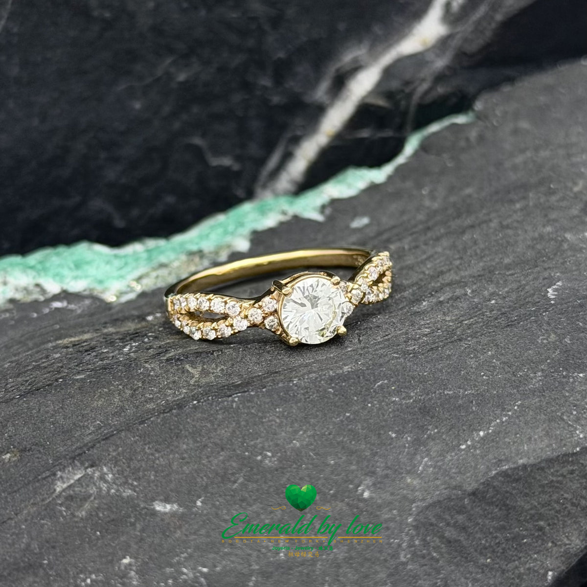 Modern 18K Gold Ring with Open Band and Center Stone