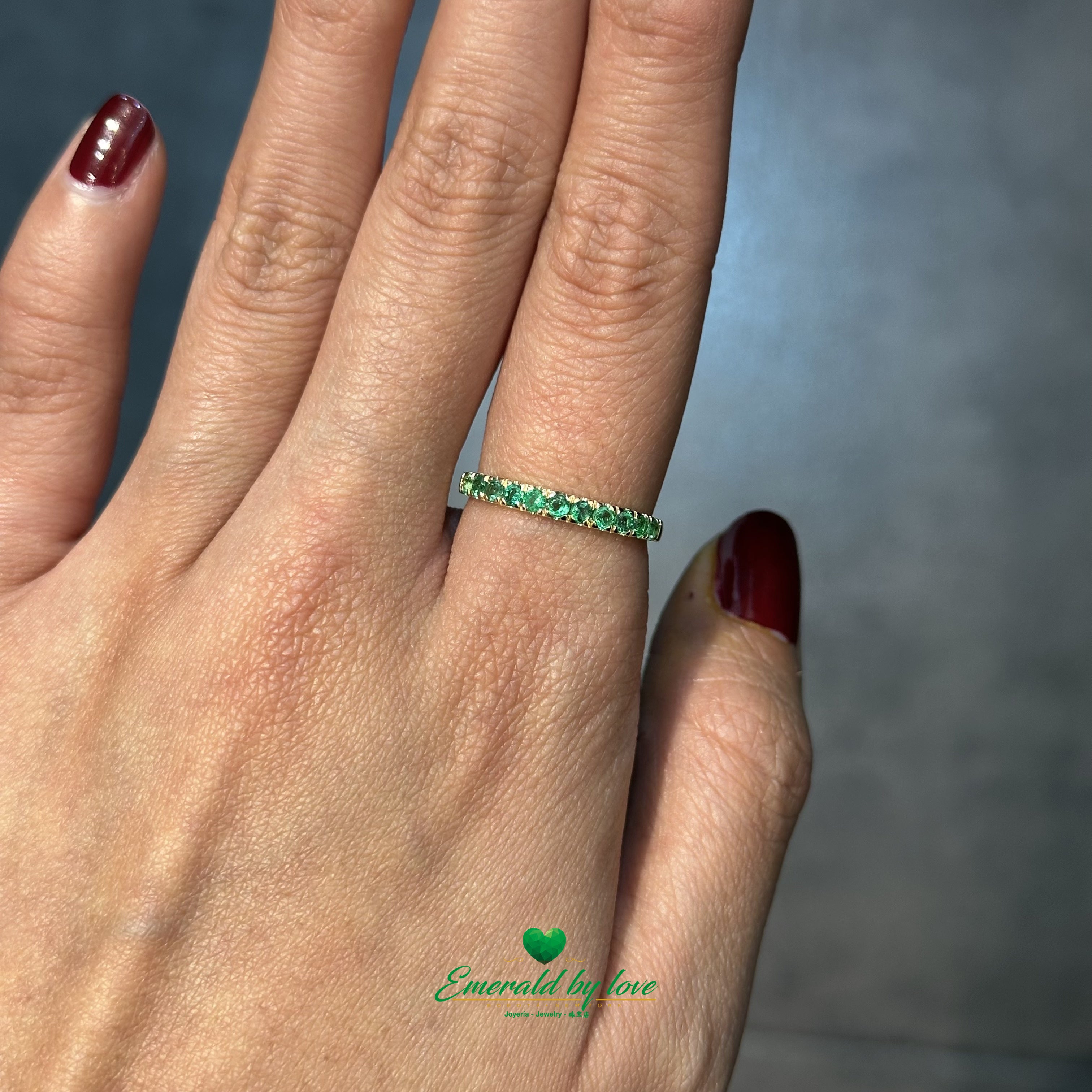 Ultra-Light 18K Italian Gold Band with Natural Colombian Emeralds from colombian mines