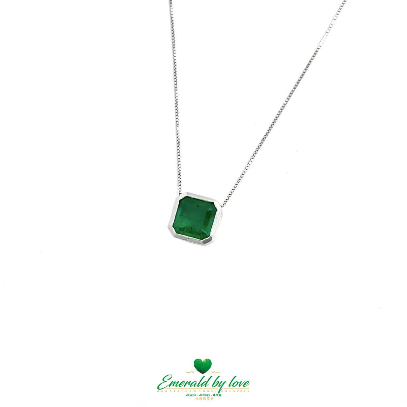 Elegant 18K White Gold Pendant with Colombian Emerald Natural Beauty