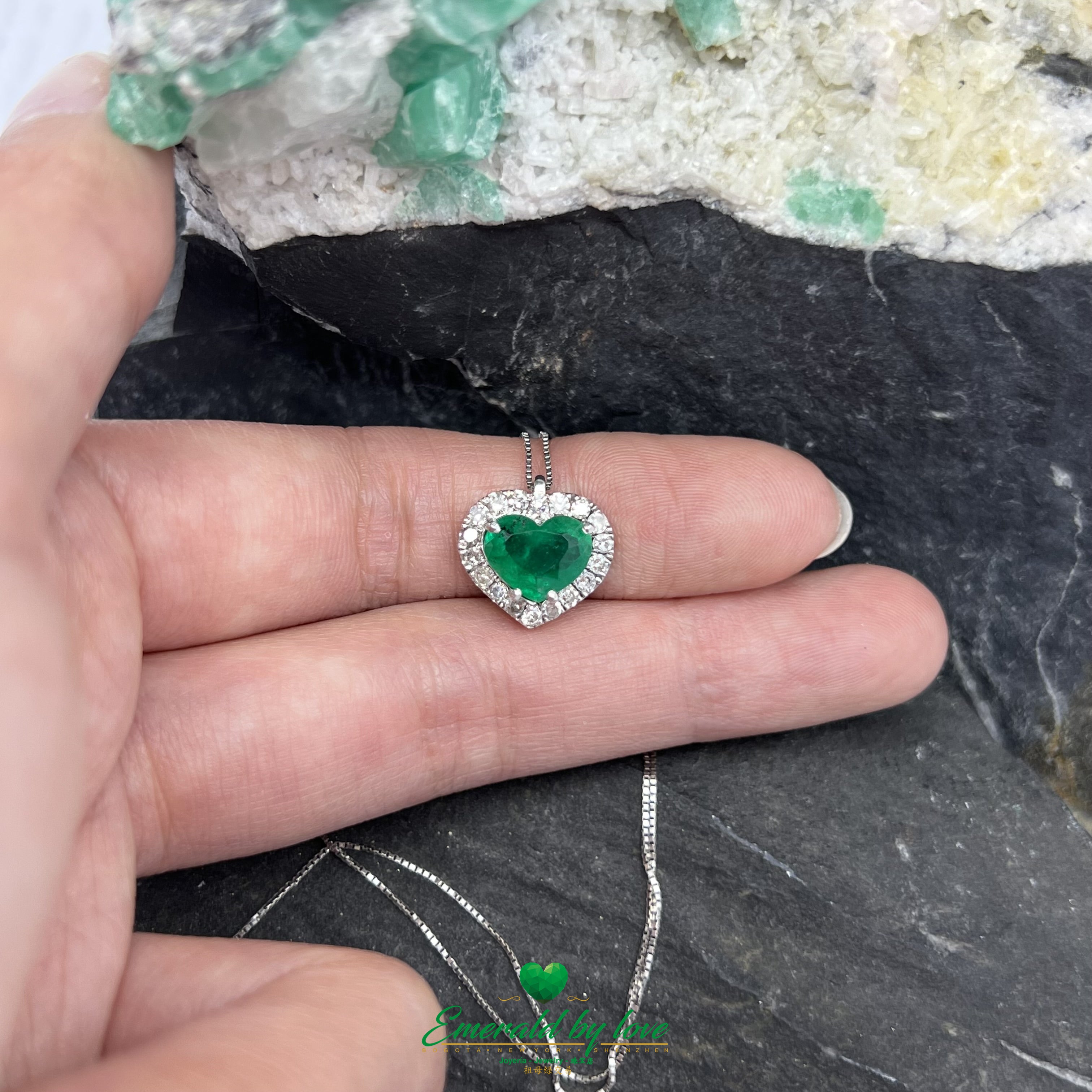 Heart-Shaped Emerald Pendant in 18K White Gold with Diamonds