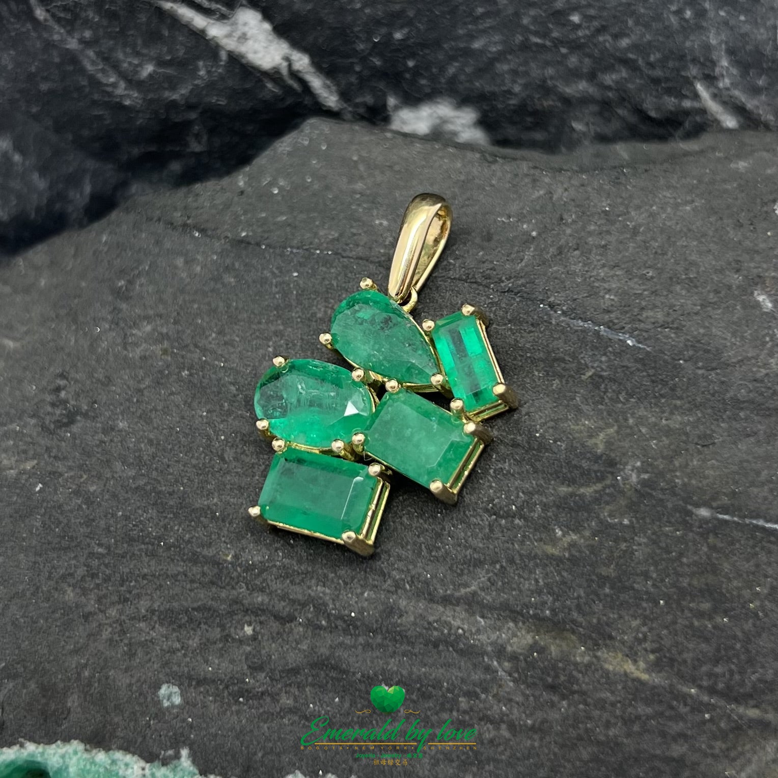 Versatile 18k Yellow Gold Pendant with 4.92 ct Multishaped Emeralds