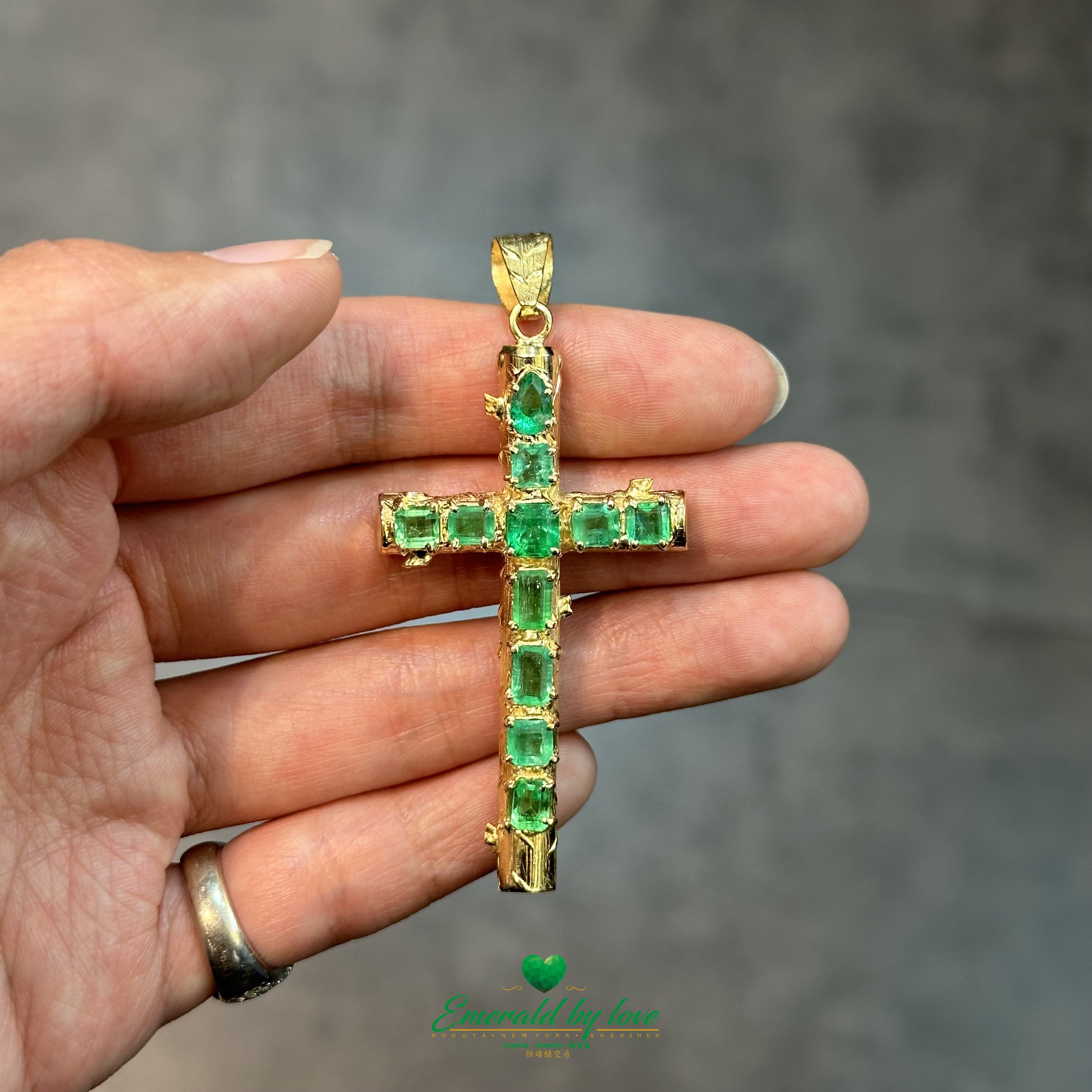 Elegance in a Yellow Gold Cross with Colombian Emeralds