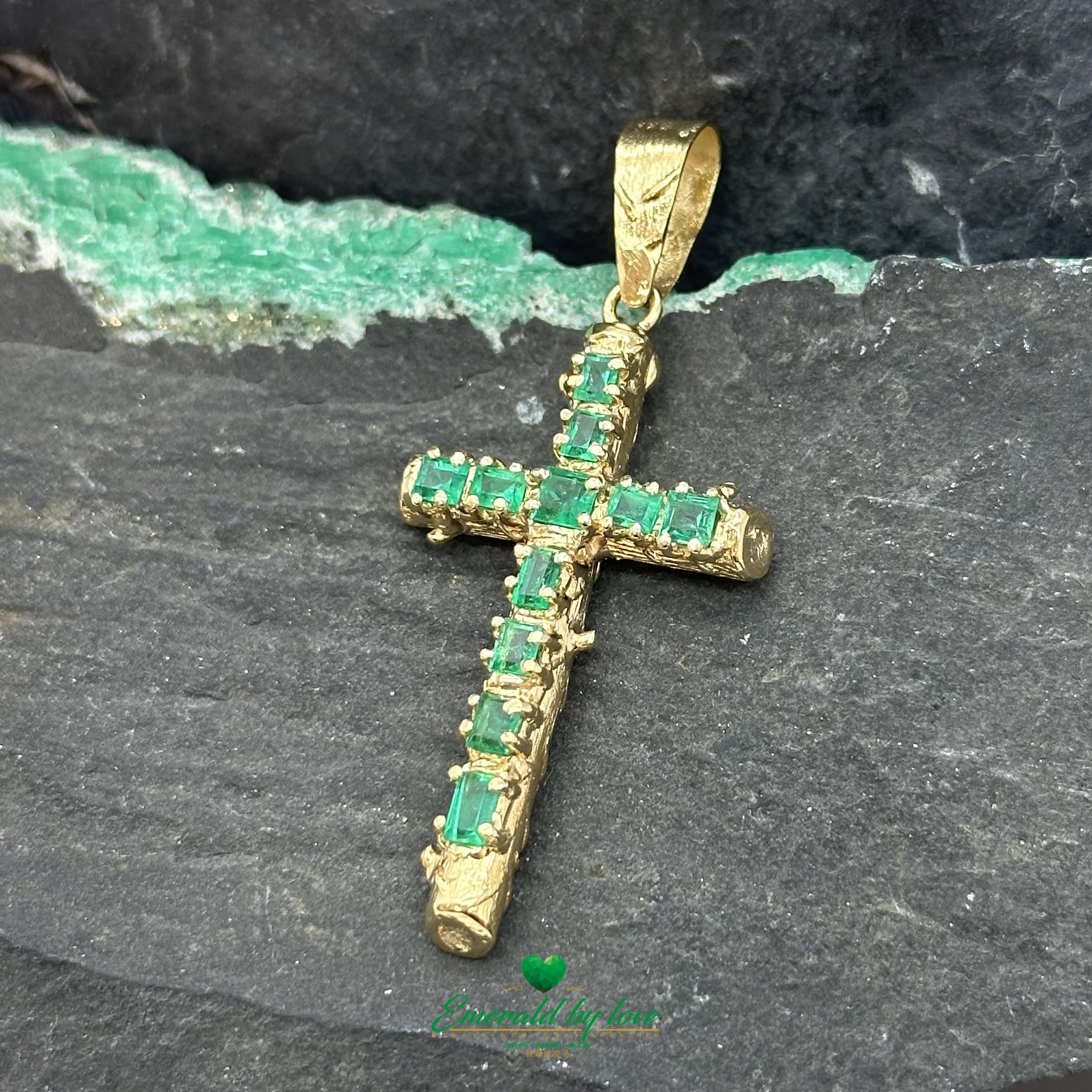 Exquisite Gold Cross Adorned with Colombian Emeralds – Timeless Elegance in Fine Jewelry