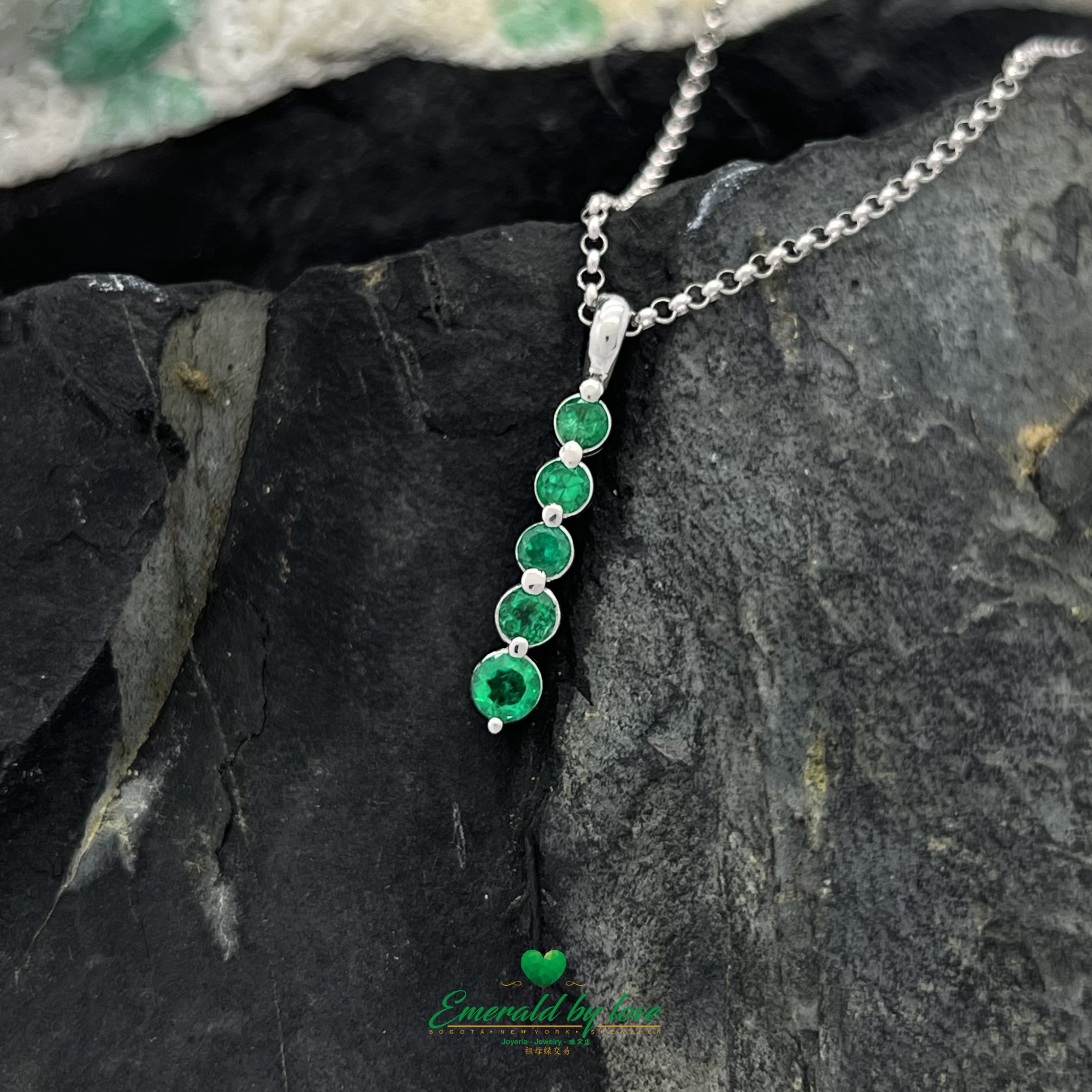 Elegant White Gold Pendant with Gradient Round Emerald Row