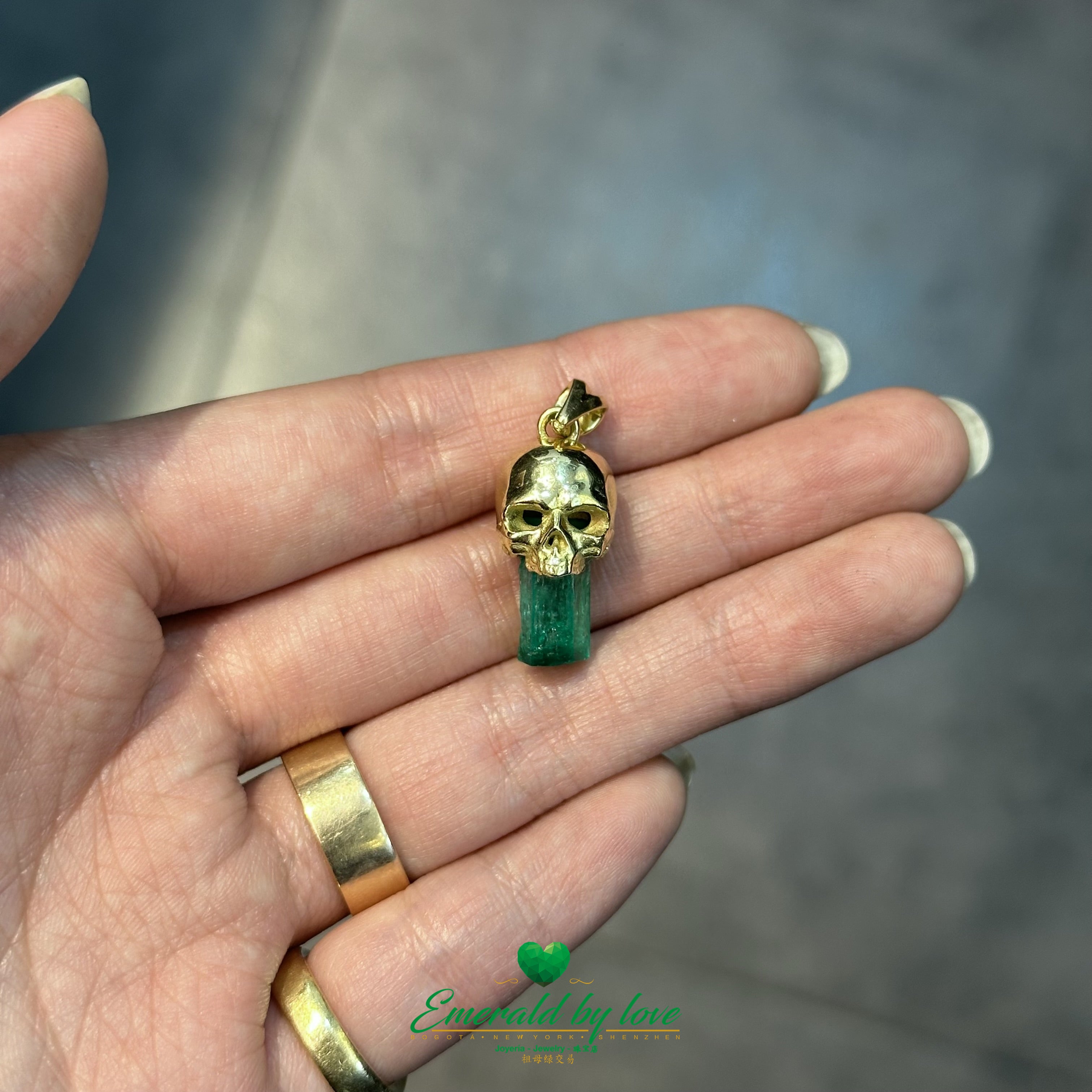 Skull Pendant in 18K Yellow Gold with Embedded Canutillo Colombian Emerald