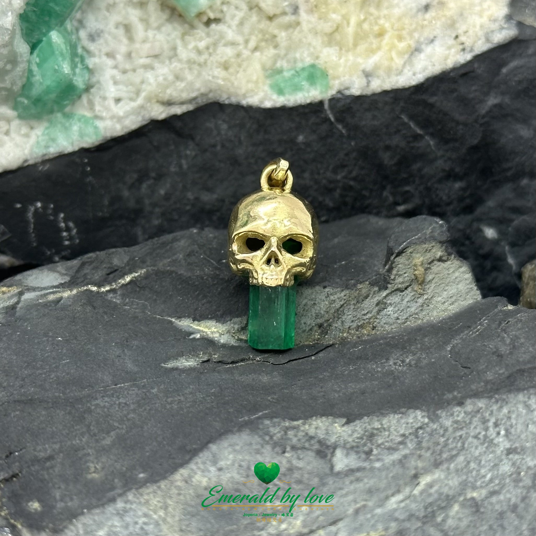 Skull Pendant in 18K Yellow Gold with 3.22ct Canutillo Colombian Emerald
