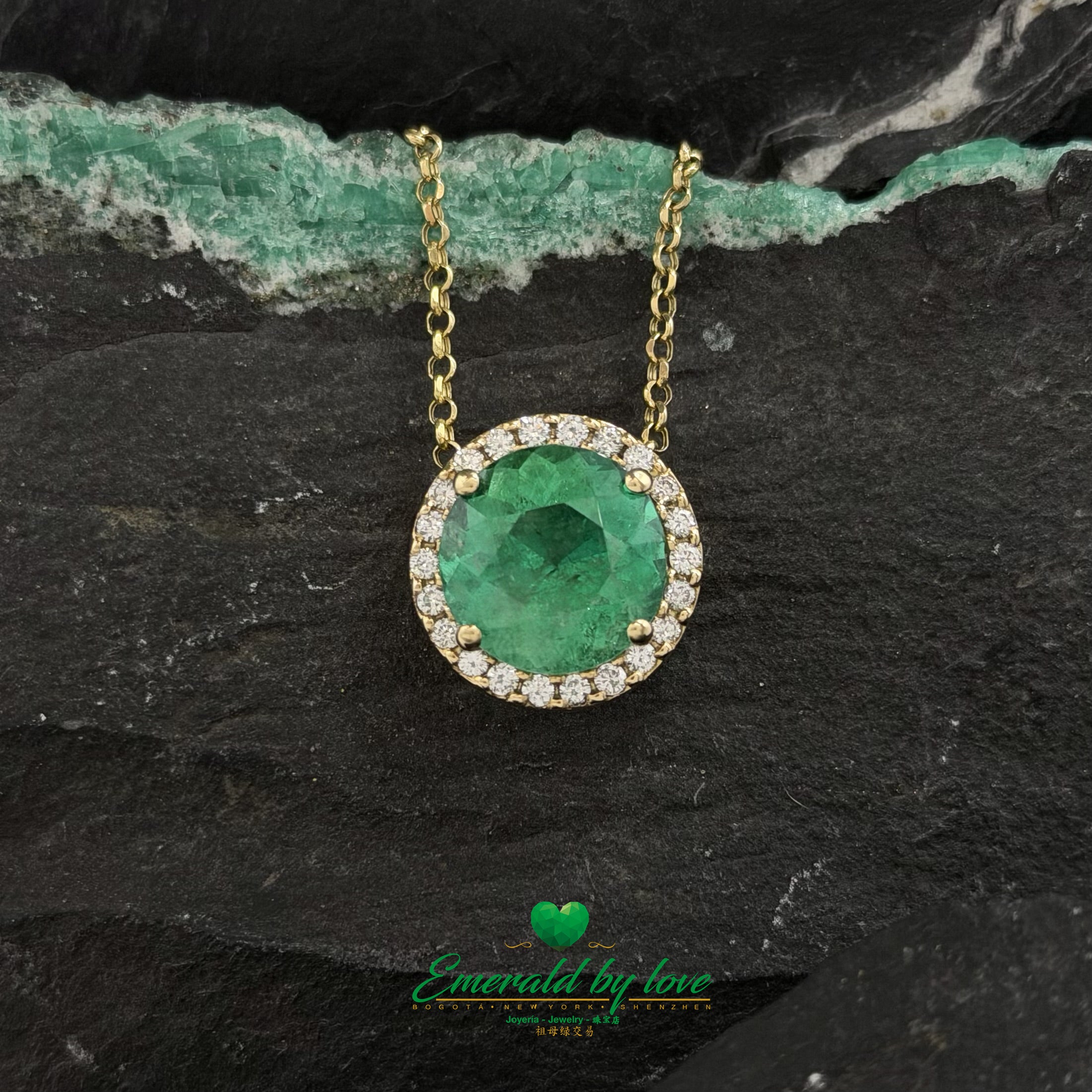 Yellow Gold Pendant with 6.26 ct Round Emerald and Diamonds