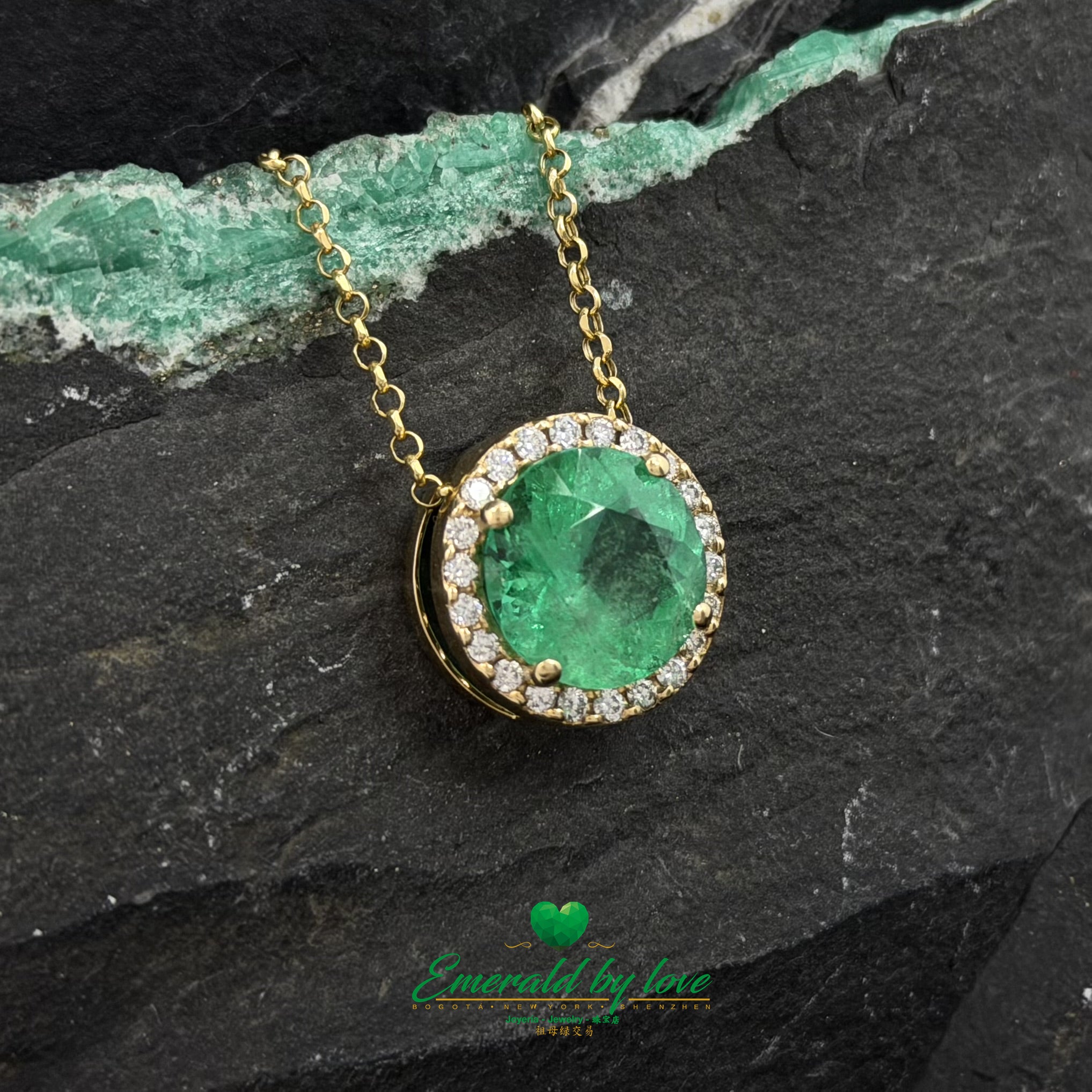Yellow Gold Pendant with 6.26 ct Round Emerald and Diamonds