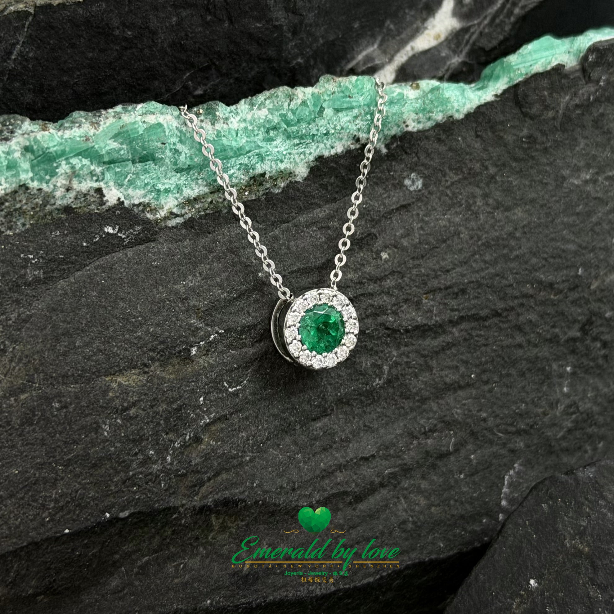 White Gold Donut-Style Pendant with Round Emerald and Diamonds