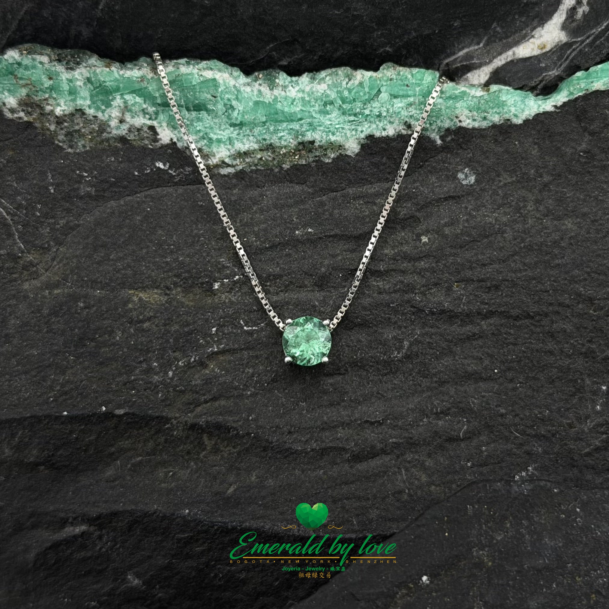 White Gold Solitaire Pendant with Round Crystal Emerald