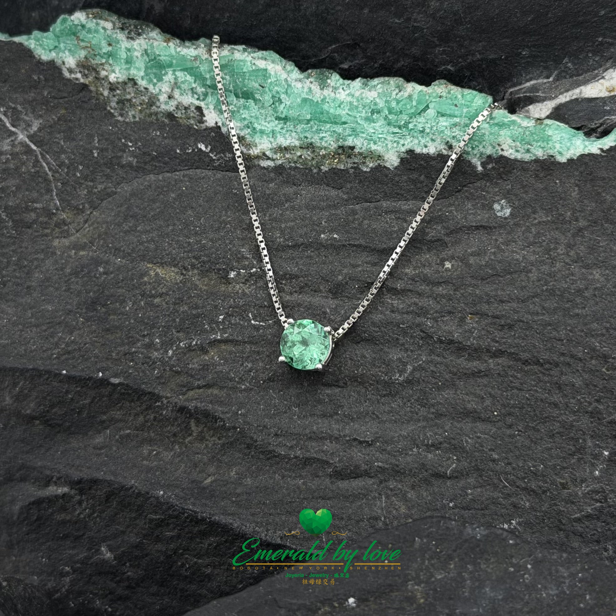 White Gold Solitaire Pendant with Round Crystal Emerald