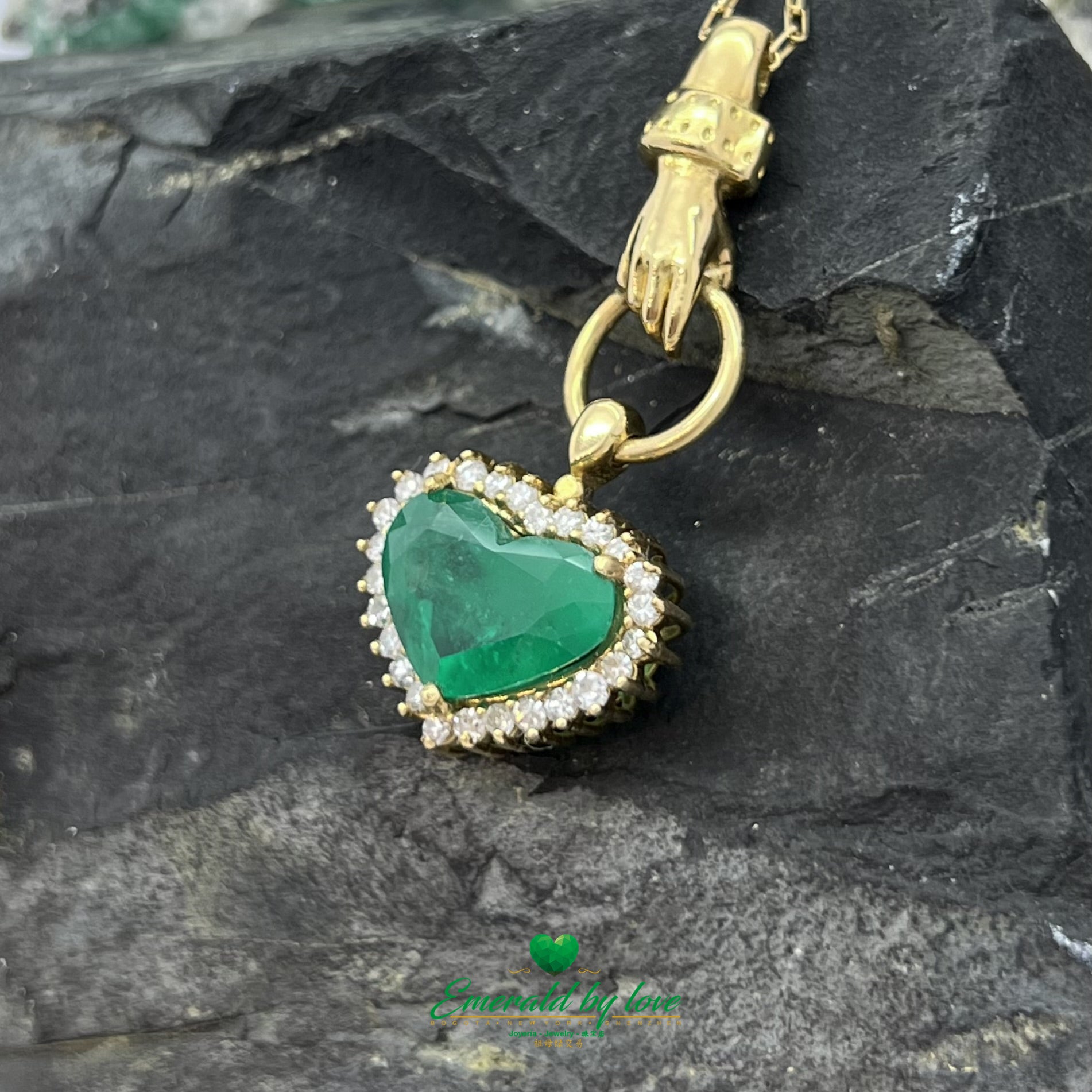 Beautiful Heart-Shaped Emerald Pendant in 18k Yellow Gold