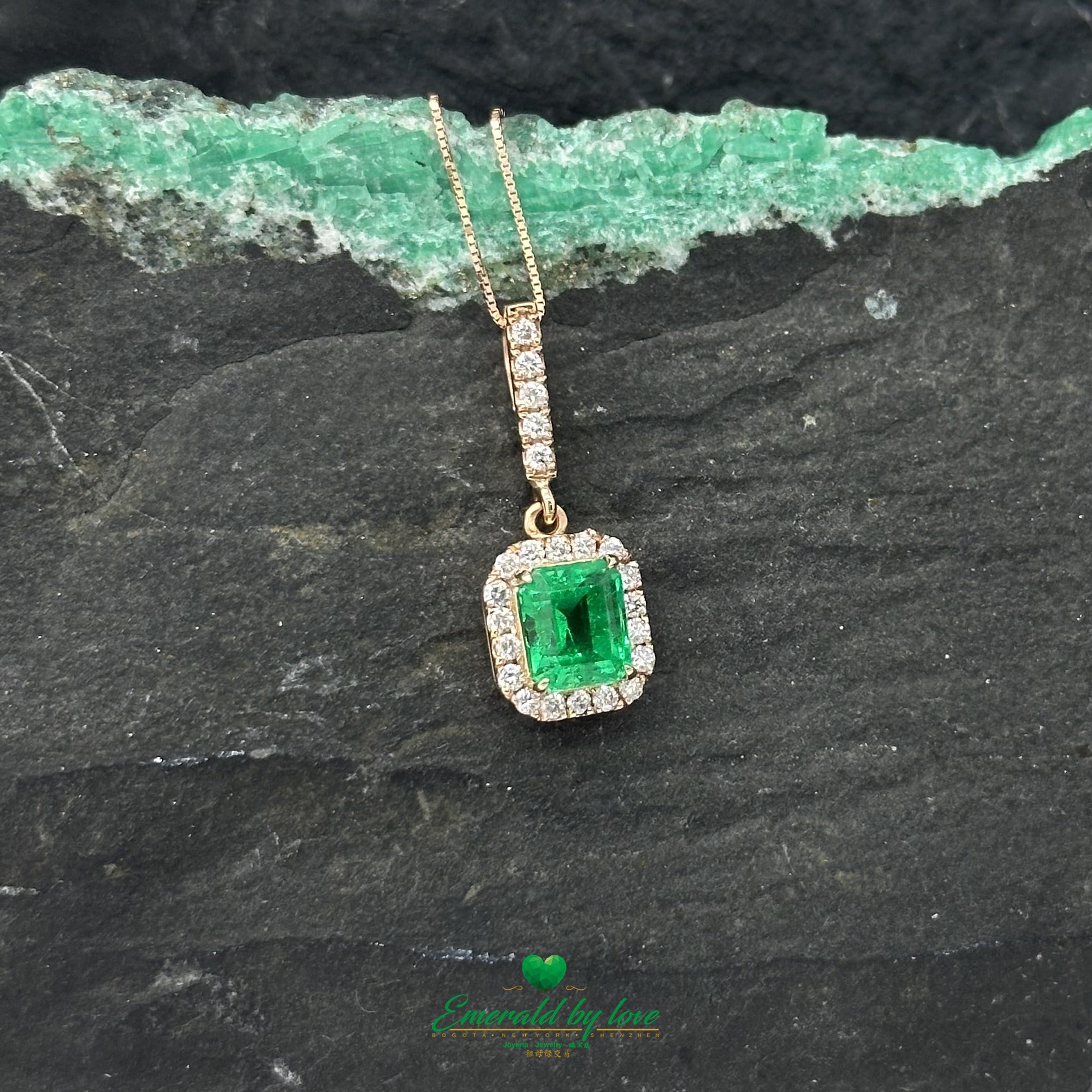 Exquisite Rose Gold Pendant with Colombian Emerald & Diamonds | Emerald-Cut Elegance