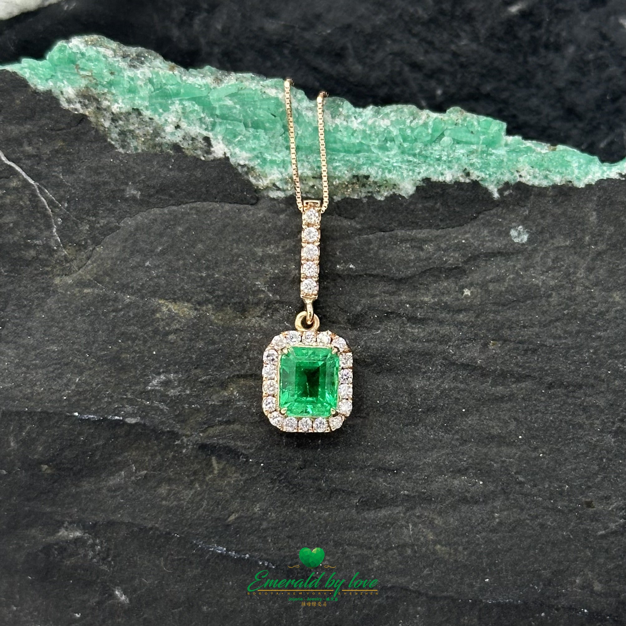 Exquisite Rose Gold Pendant with Colombian Emerald & Diamonds | Emerald-Cut Elegance