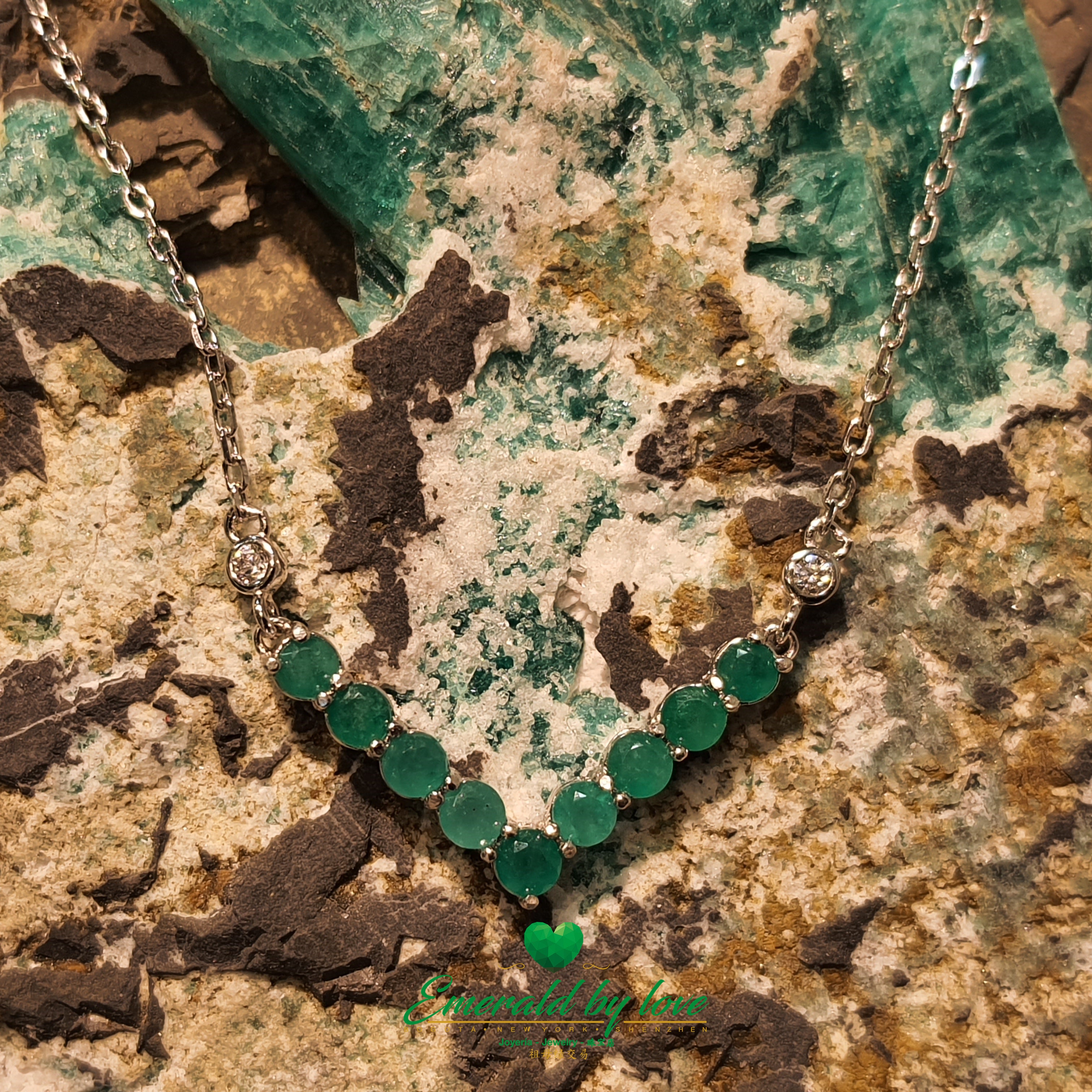 Colombian Emerald V-Shaped Silver Choker Necklace
