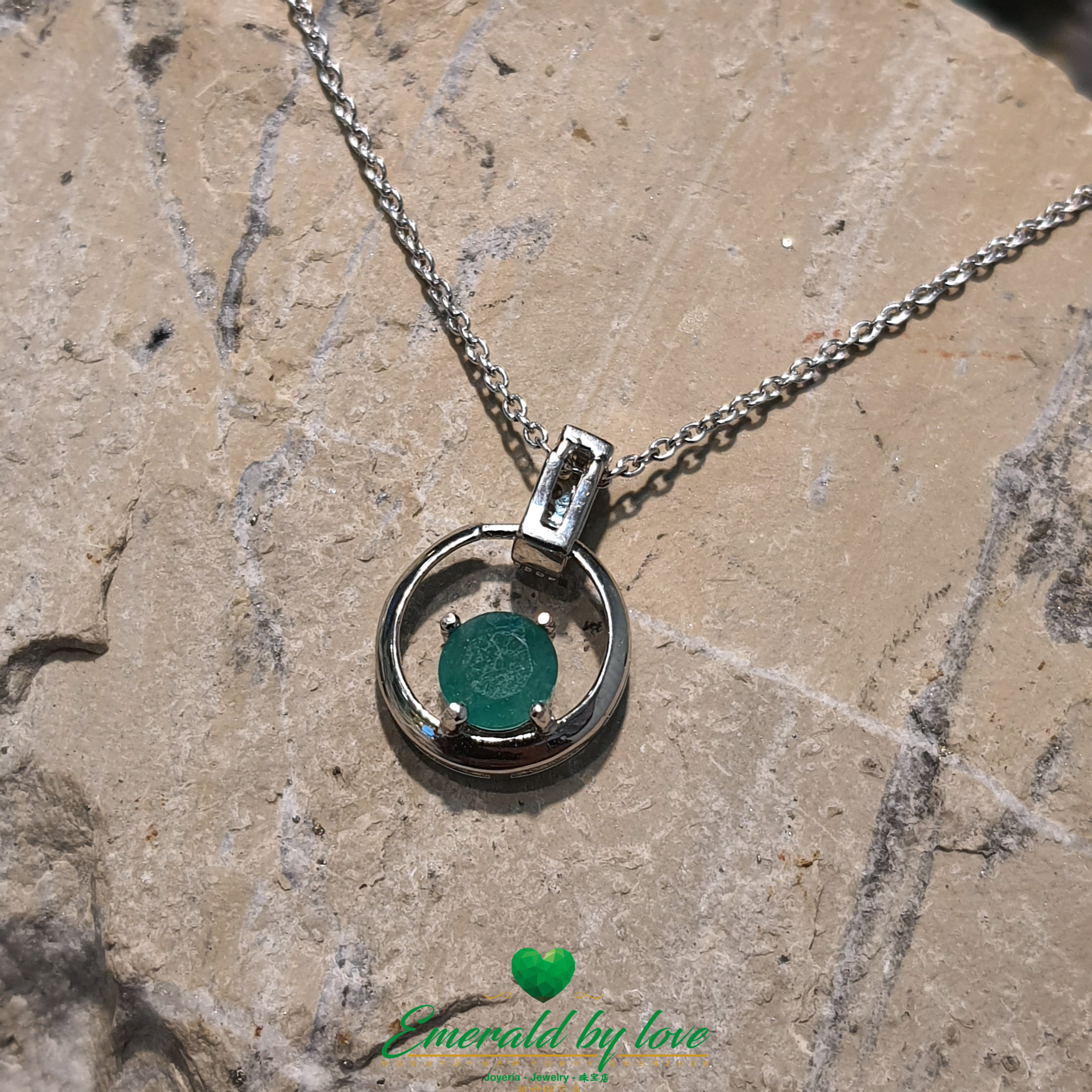 Central Emerald Round Pendant in Sterling Silver Circle