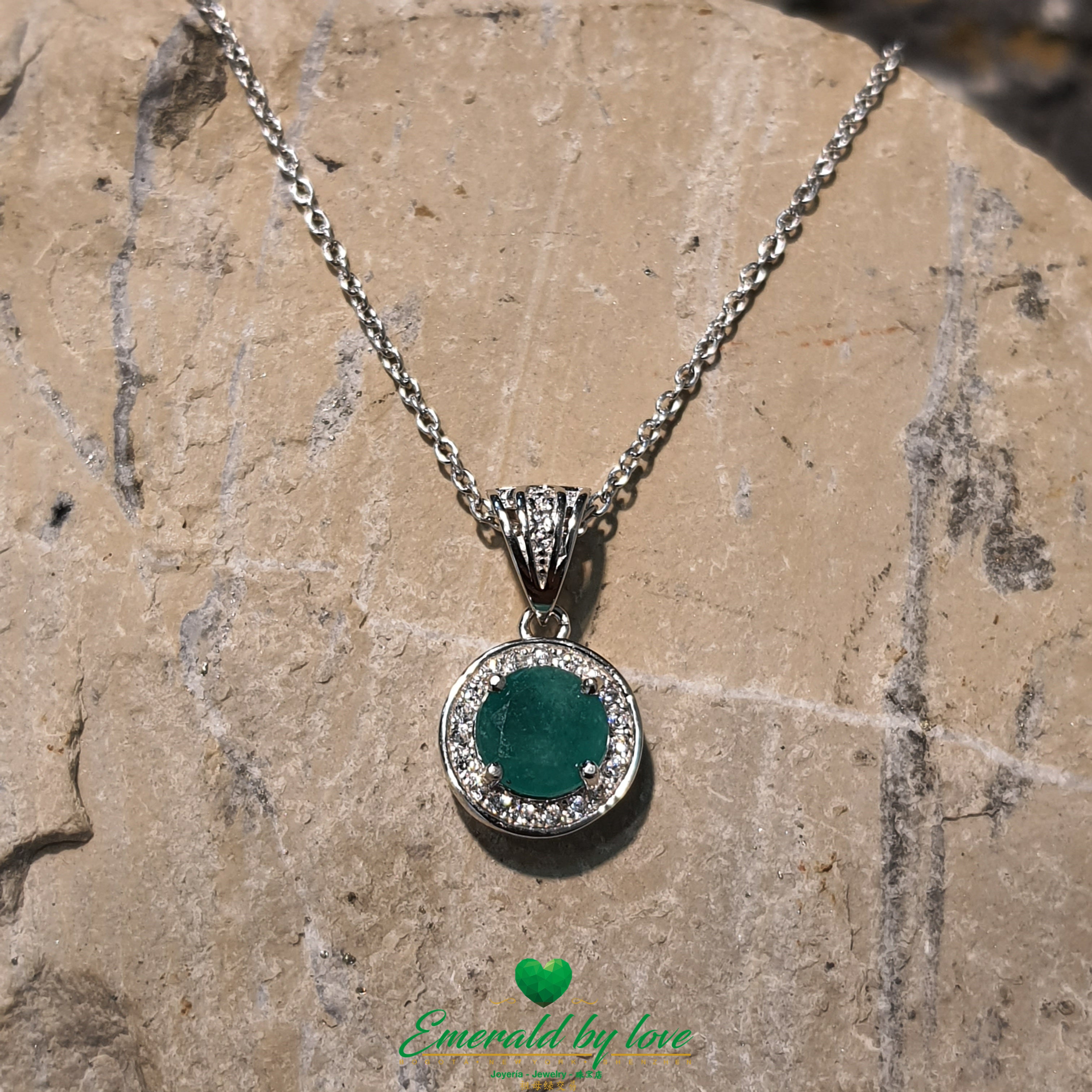 Round Marquise Pendant with Central Round Emerald