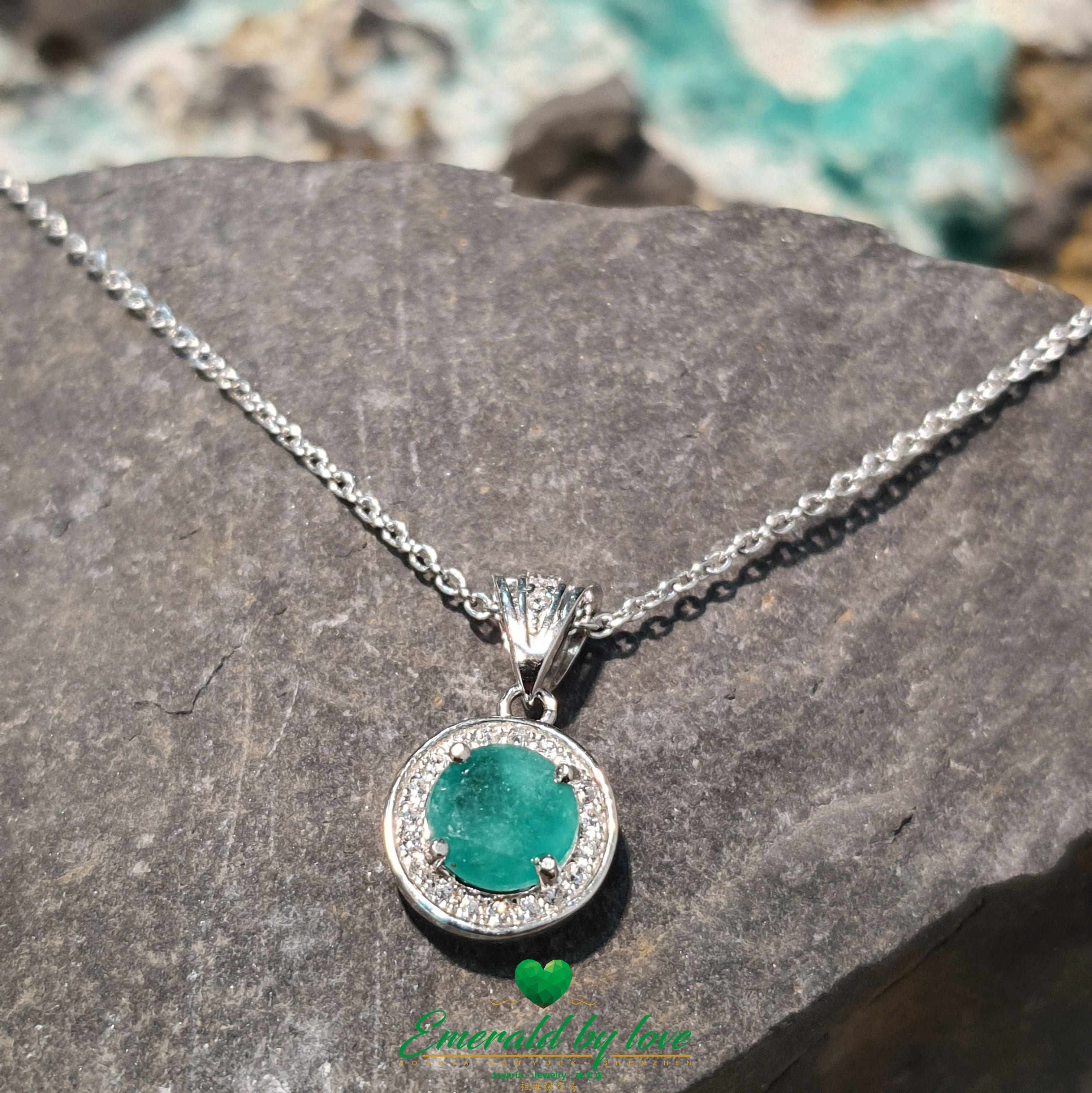 Round Marquise Pendant with Central Round Emerald