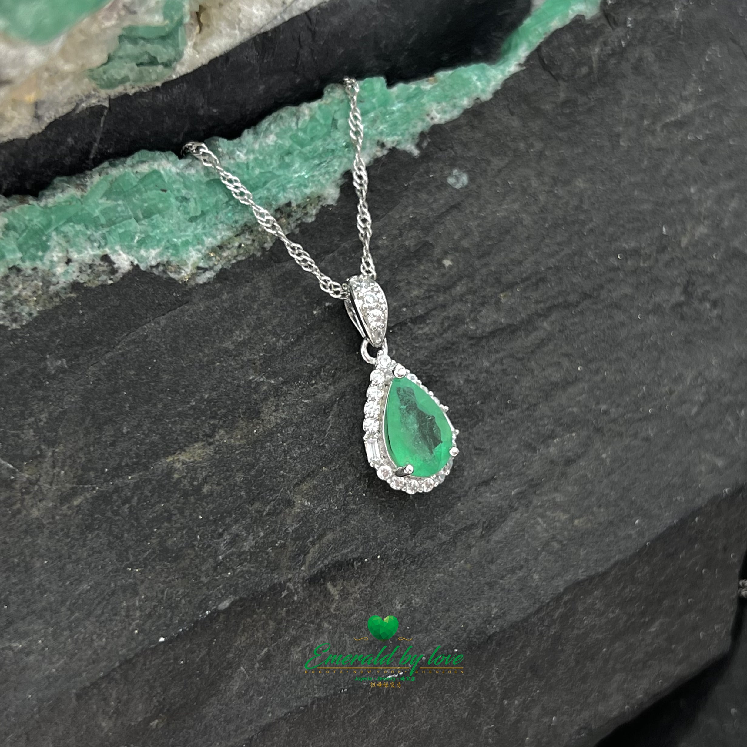 Beautiful Pendant with Pear-Shaped Emerald Surrounded by White Zircons