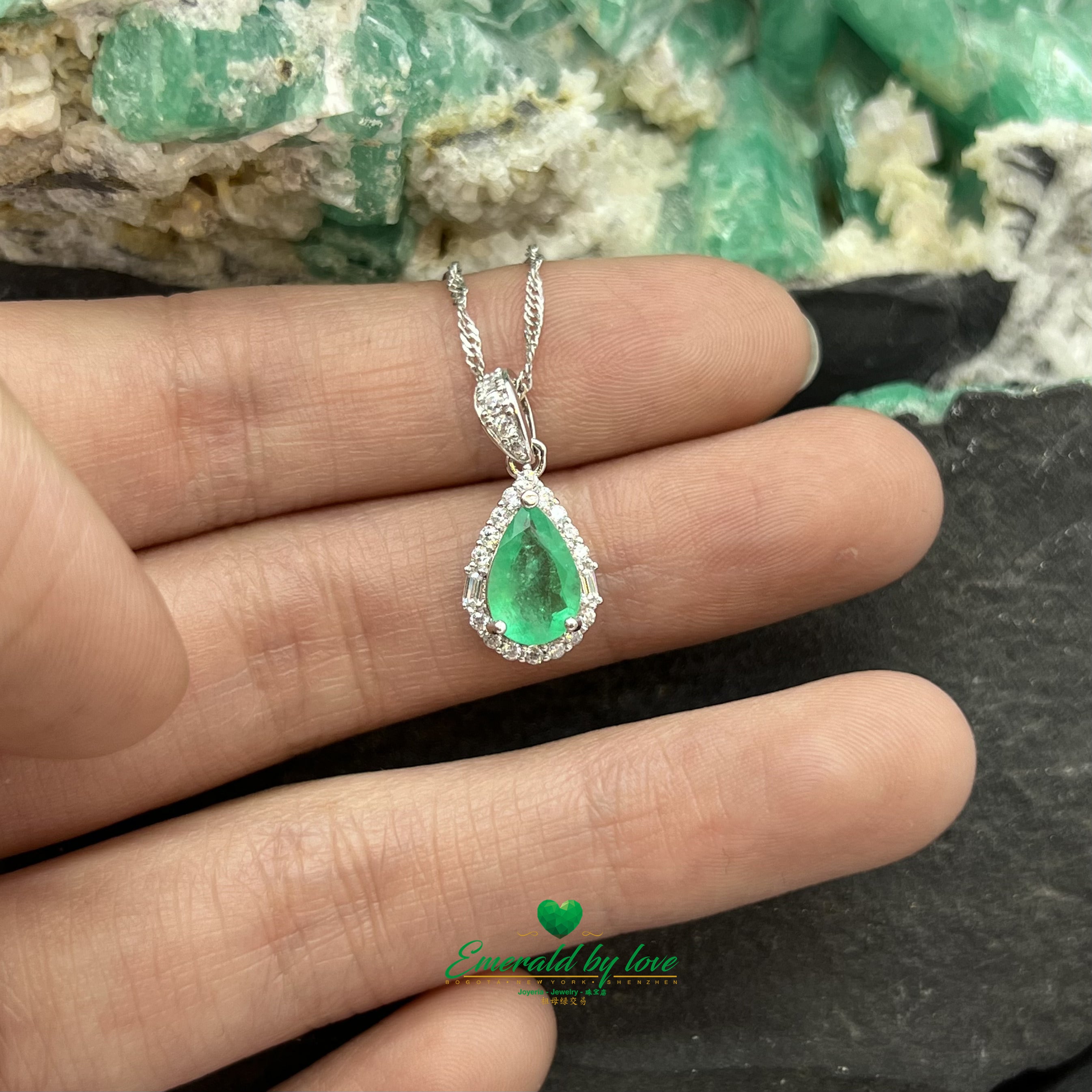 Beautiful Pendant with Pear-Shaped Emerald Surrounded by White Zircons