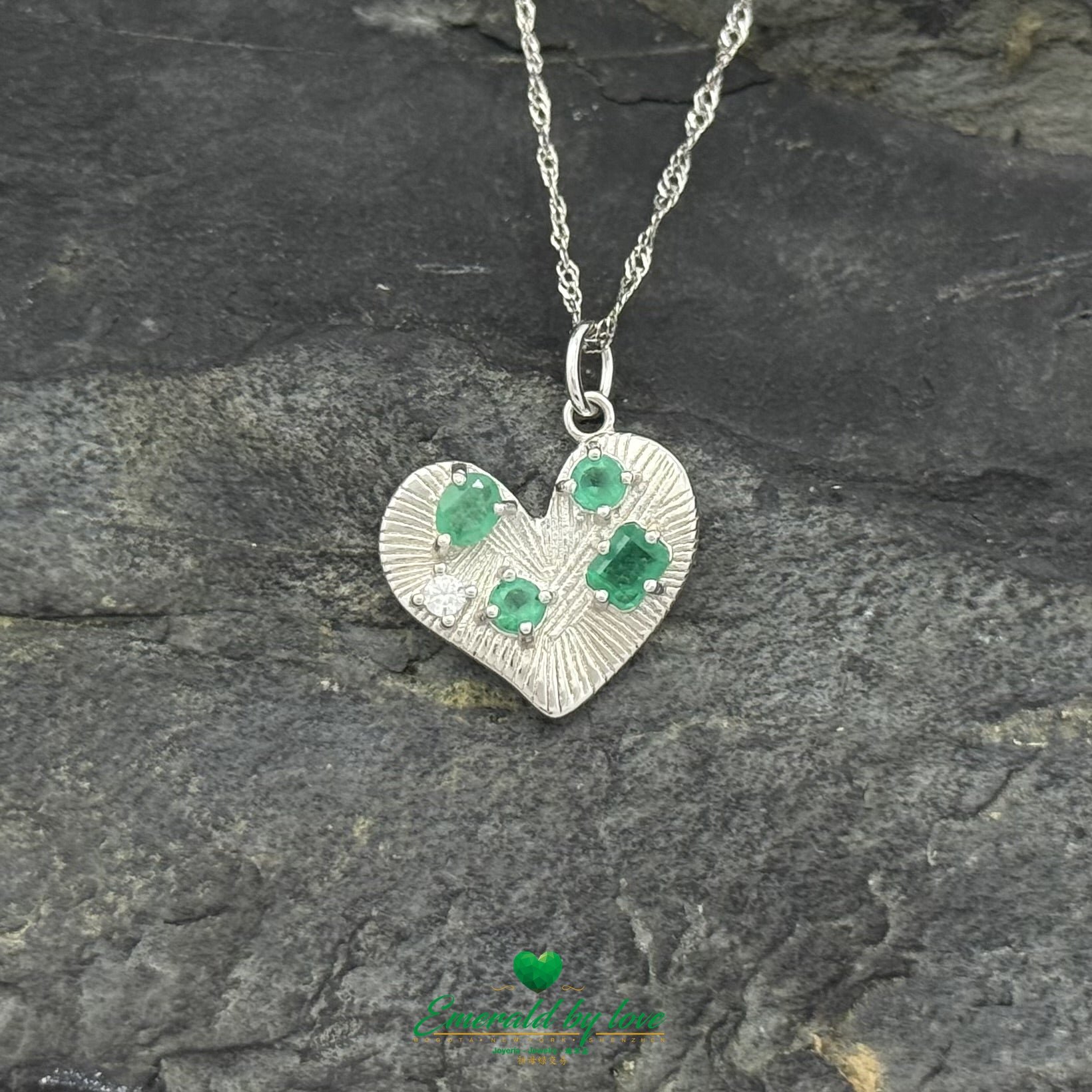 Heart-Shaped Pendant with Mixed Emeralds and Decorative Zircon – 925 Silver Charm