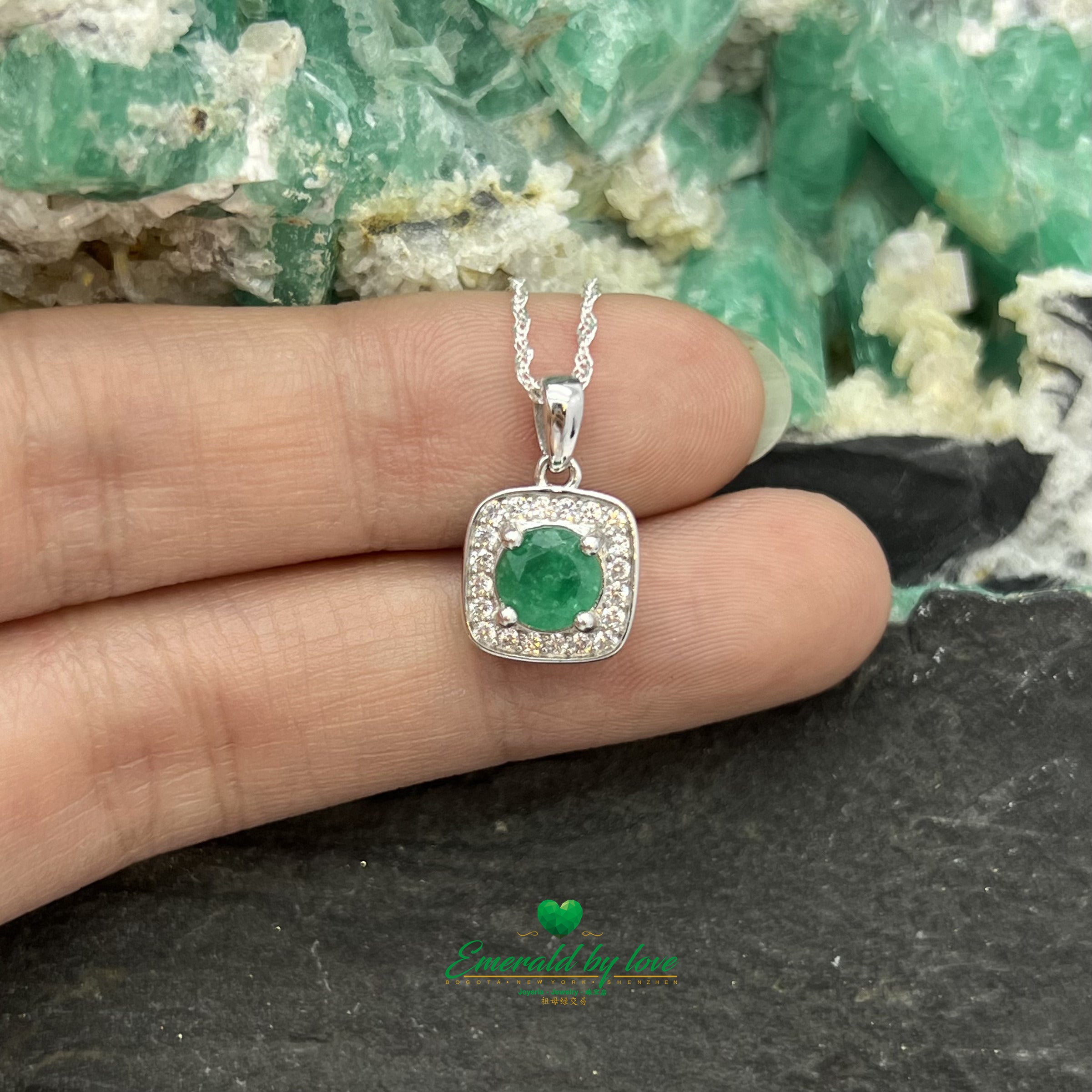 Square Pendant with Rounded Corners and Central Round Emerald