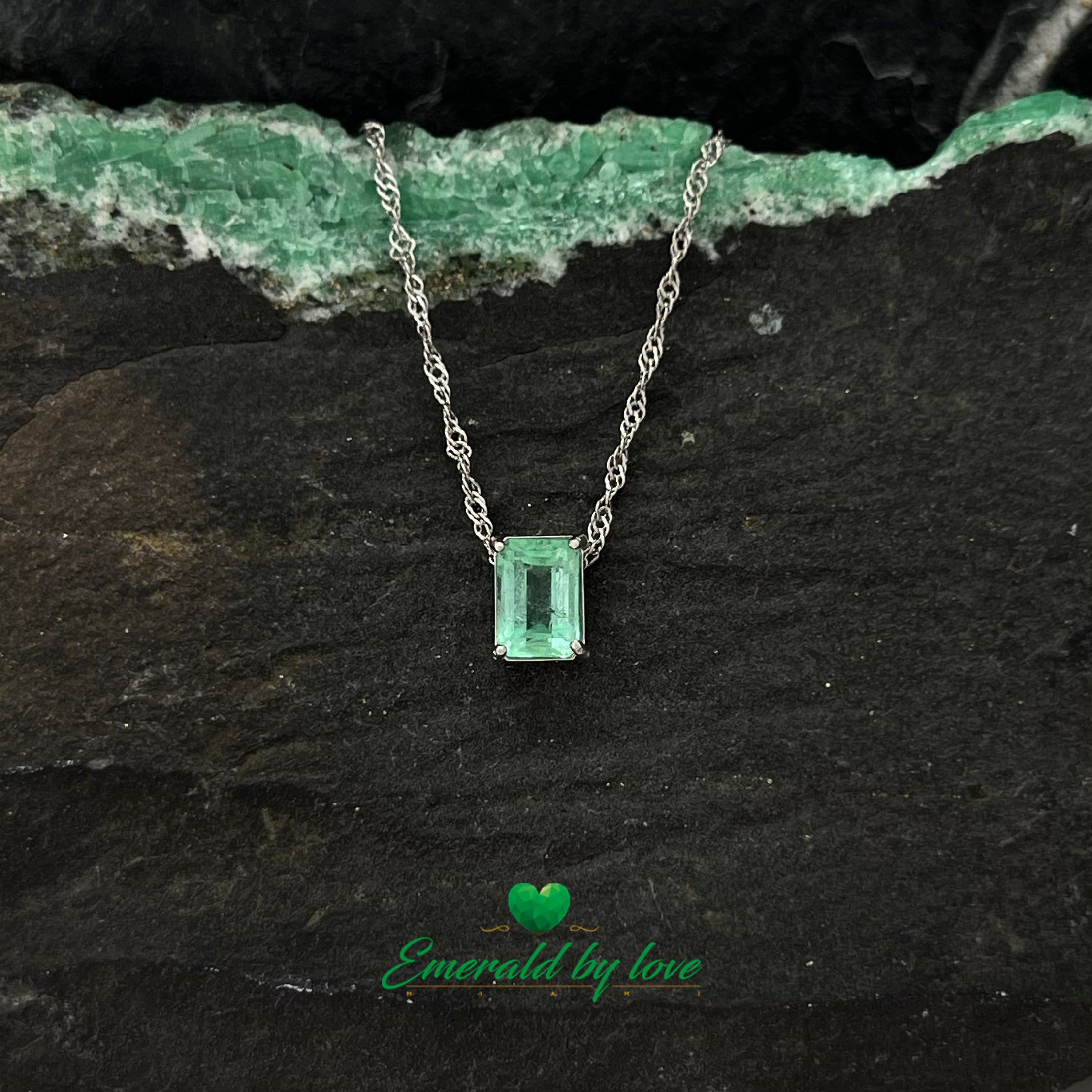 Solitaire Pendant with Rectangular Emerald Crystal