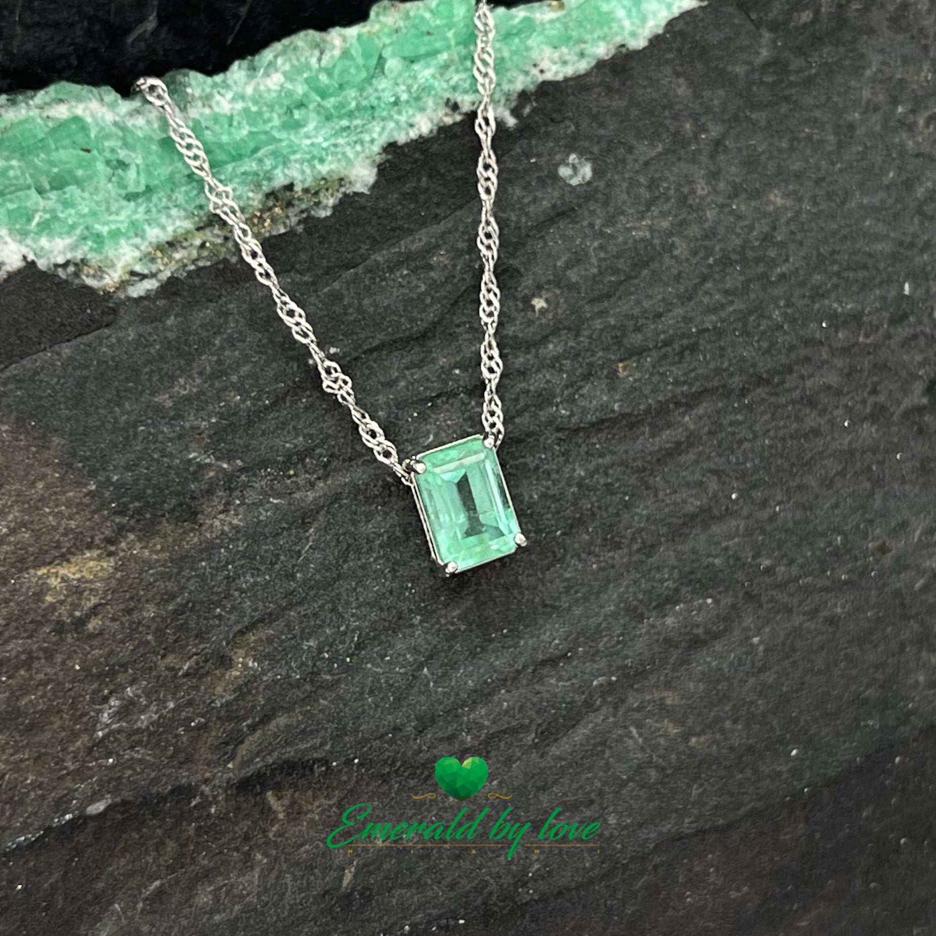 Solitaire Pendant with Rectangular Emerald Crystal