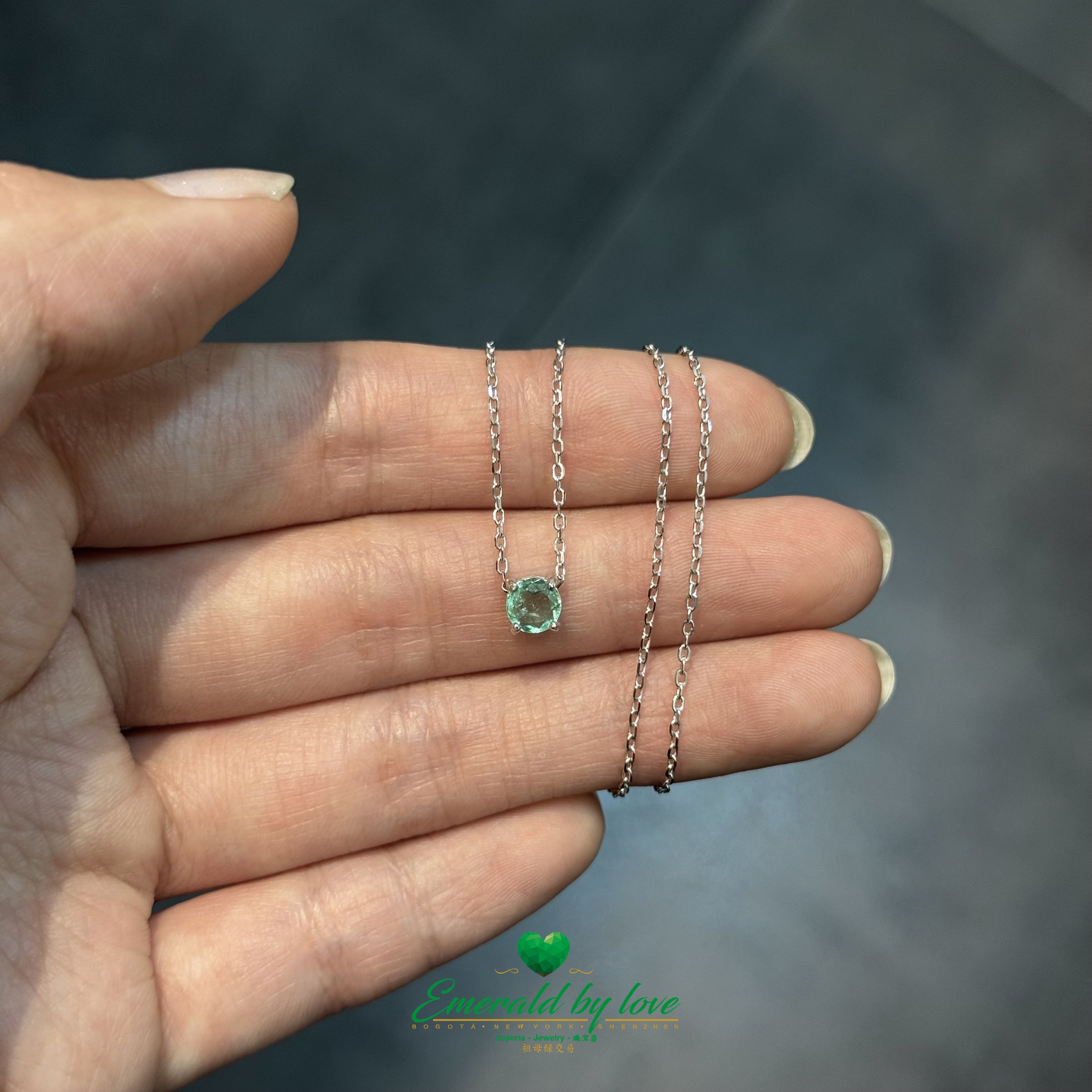 925 Silver Solitaire Pendant with Round Crystal-Cut Colombian Emerald