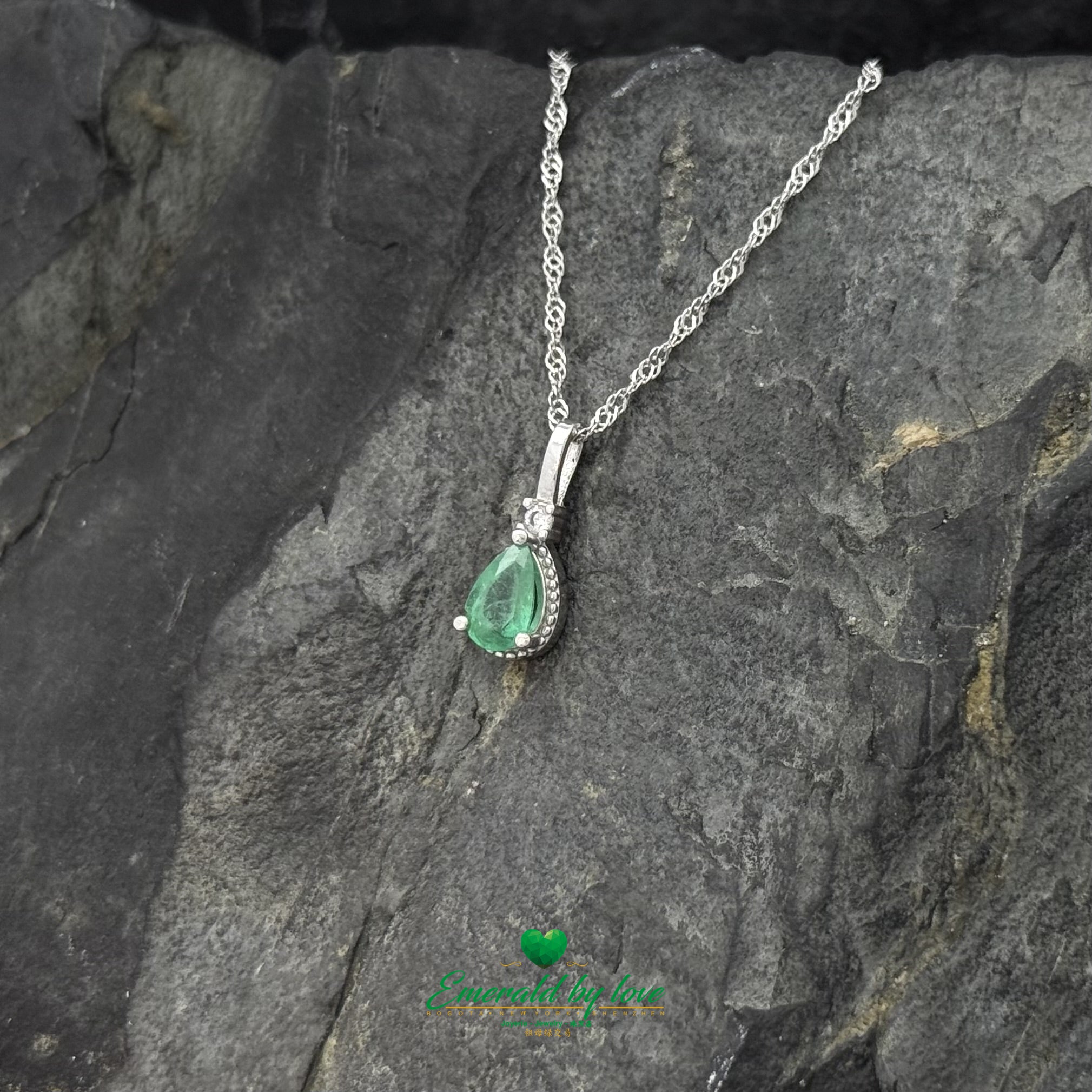 Solitario Sterling Silver Necklace with Teardrop Pendant