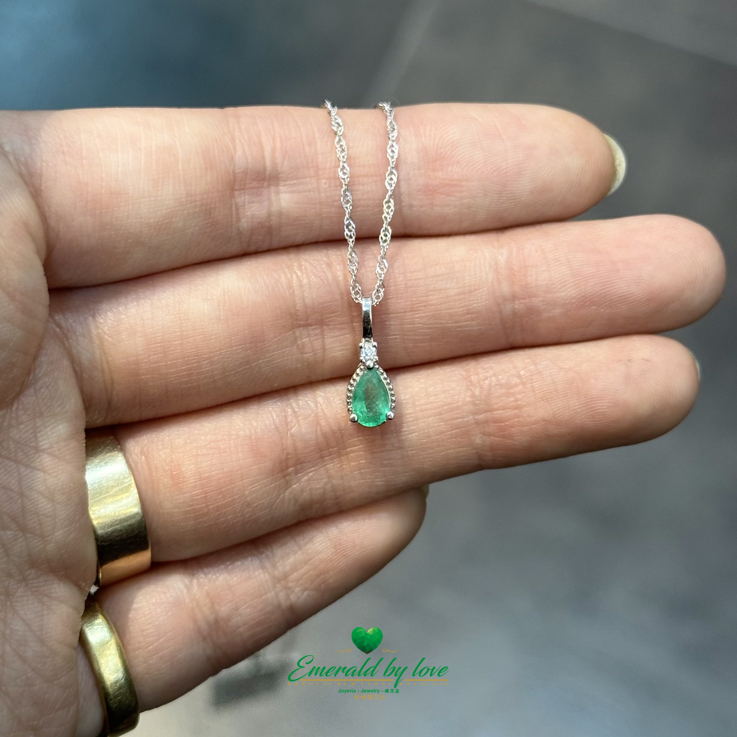 Solitario Sterling Silver Necklace with Teardrop Pendant
