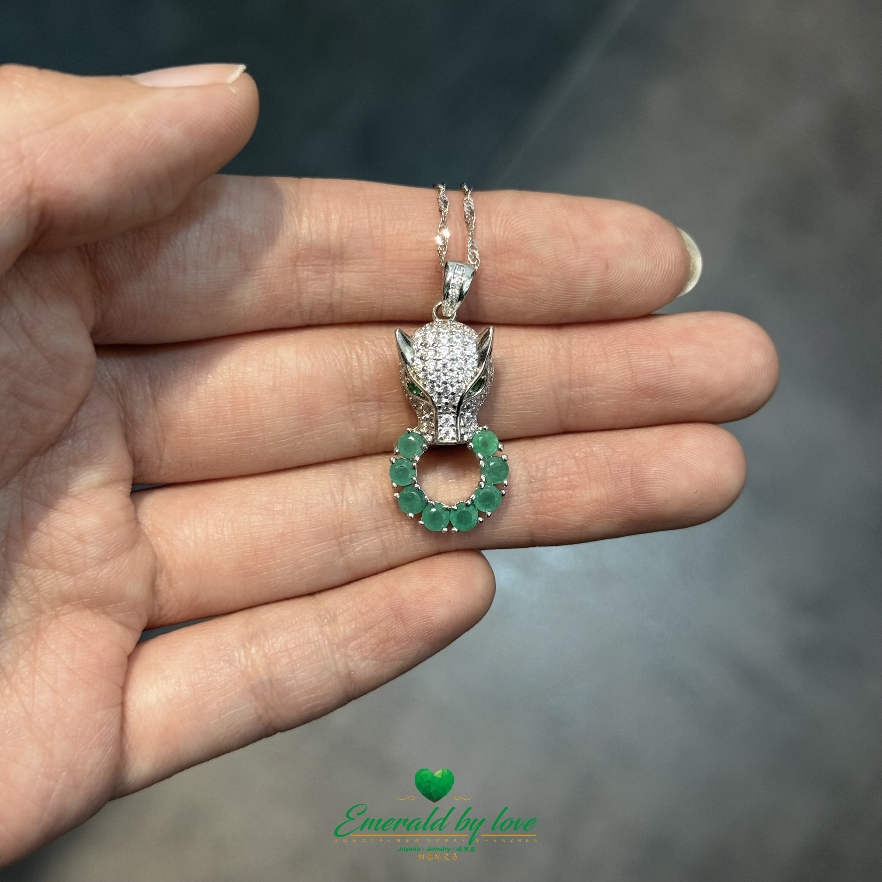 Pendentif Panthère avec Cercle d'Émeraudes Colombiennes