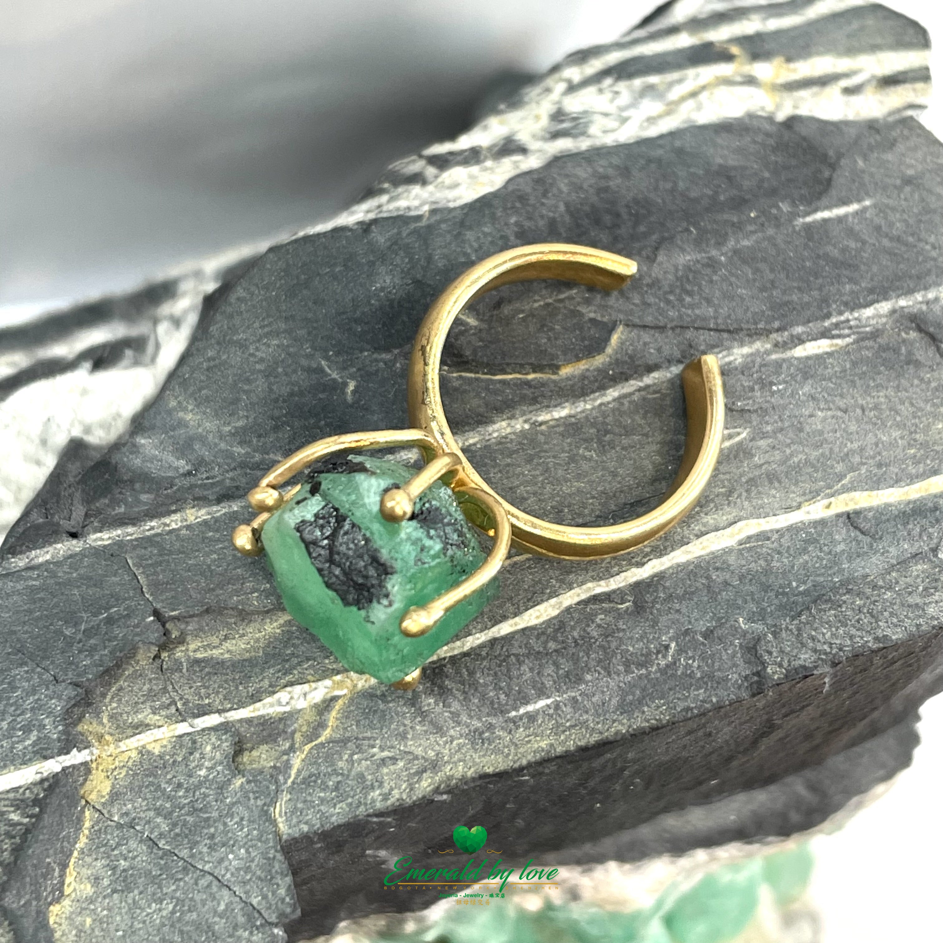 Anillo solitario único y exclusivo con esmeralda colombiana de talla bruta de 12 ct 