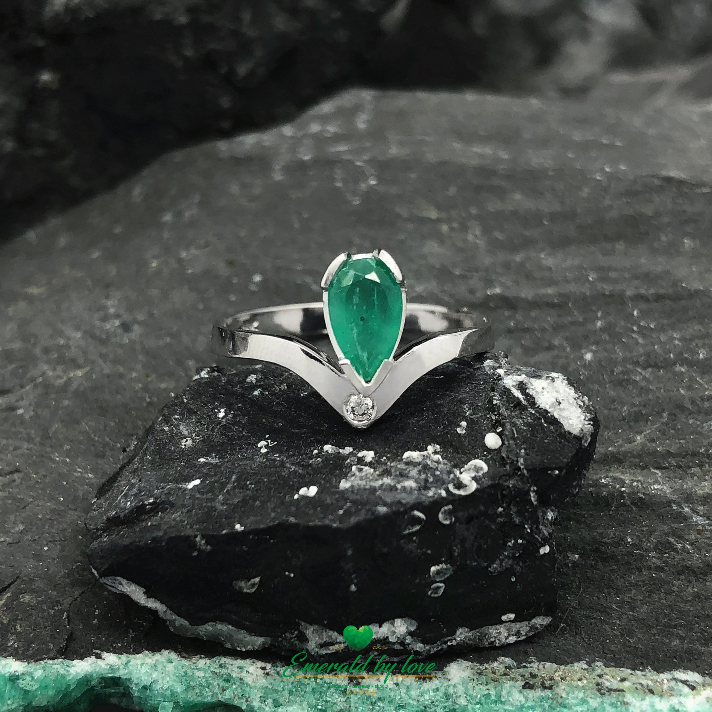 One of a Kind - 18k white gold Colombian Emerald ring