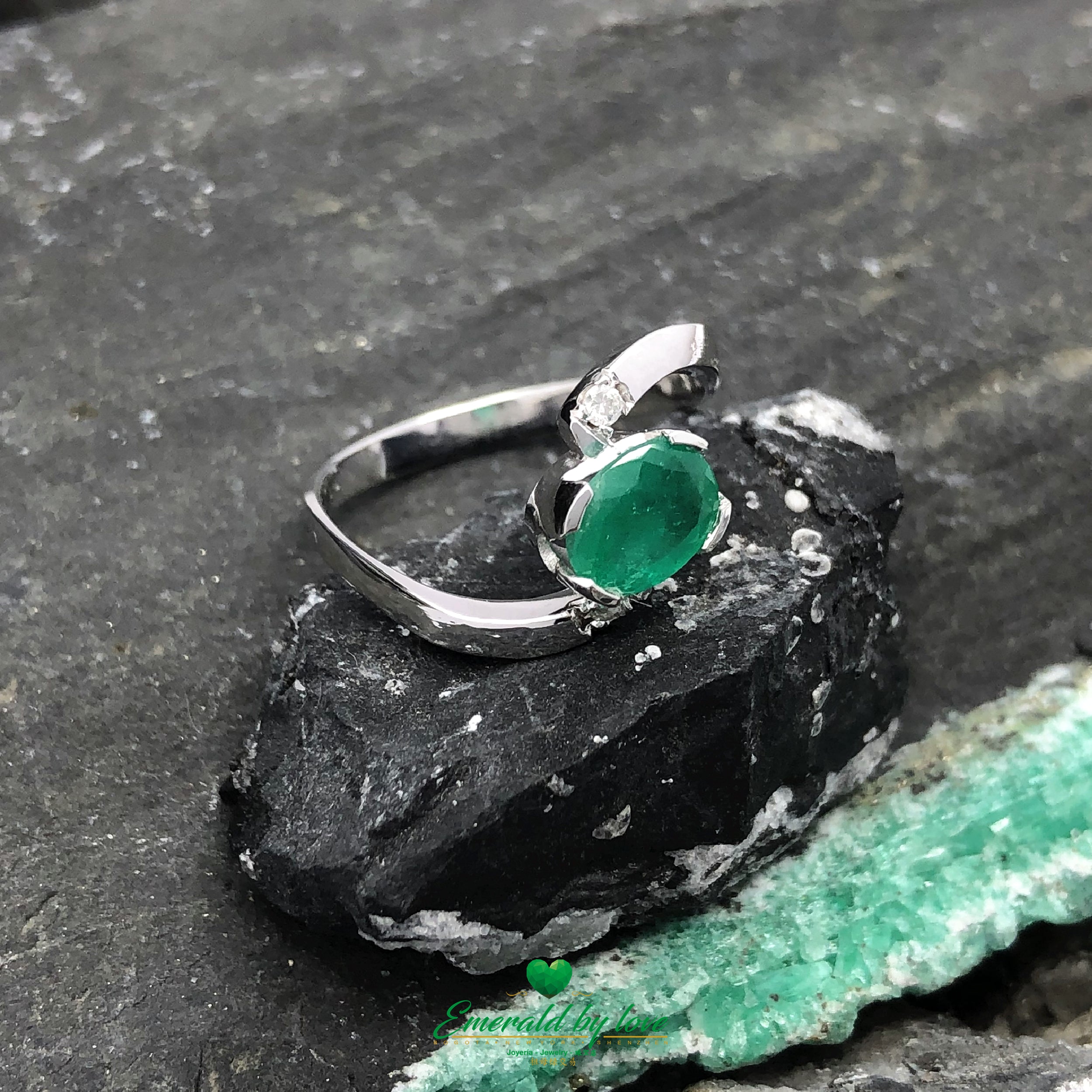 Delicate 18K White Gold Colombian Emerald Ring