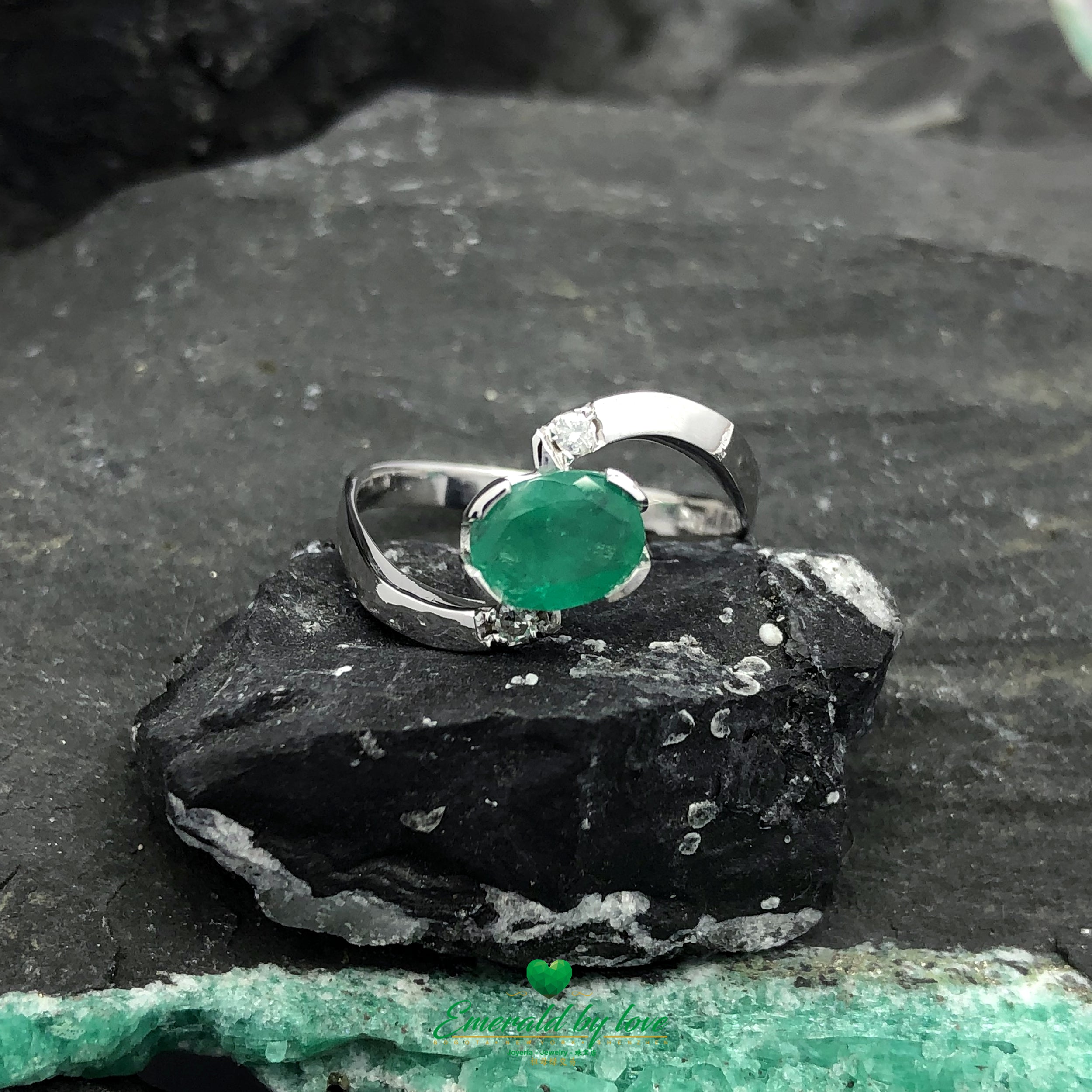 Delicate 18K White Gold Colombian Emerald Ring