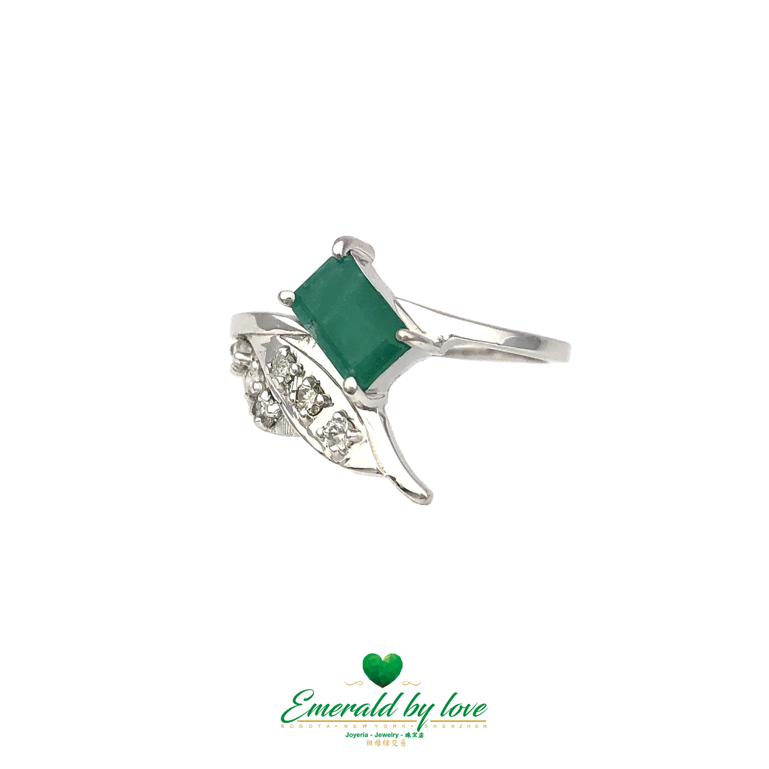 Feather Square-shaped Colombian emerald in 18 karats white gold