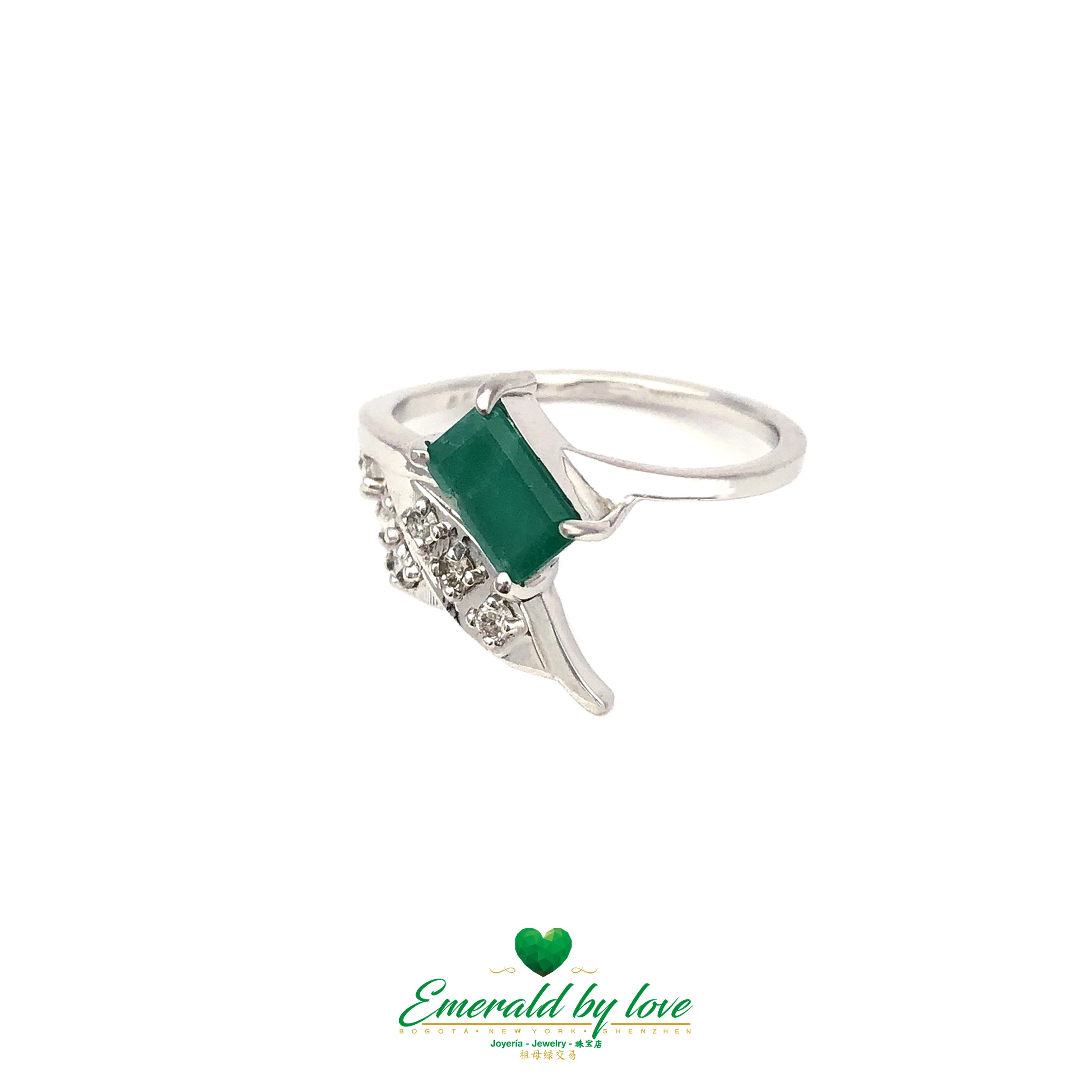 Feather Square-shaped Colombian emerald in 18 karats white gold