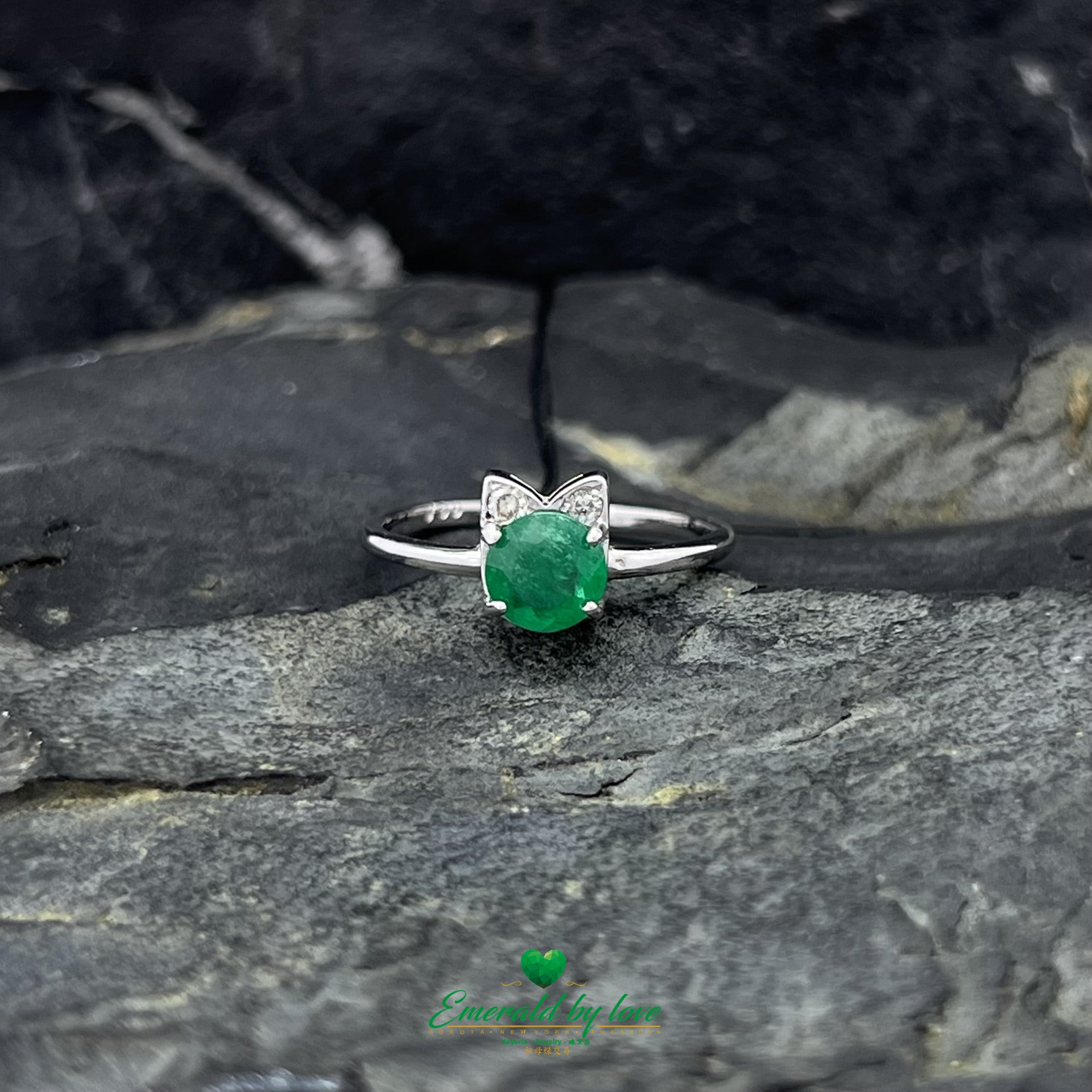 White Gold Cat Ear Ring with Round Emerald and Diamond Accents