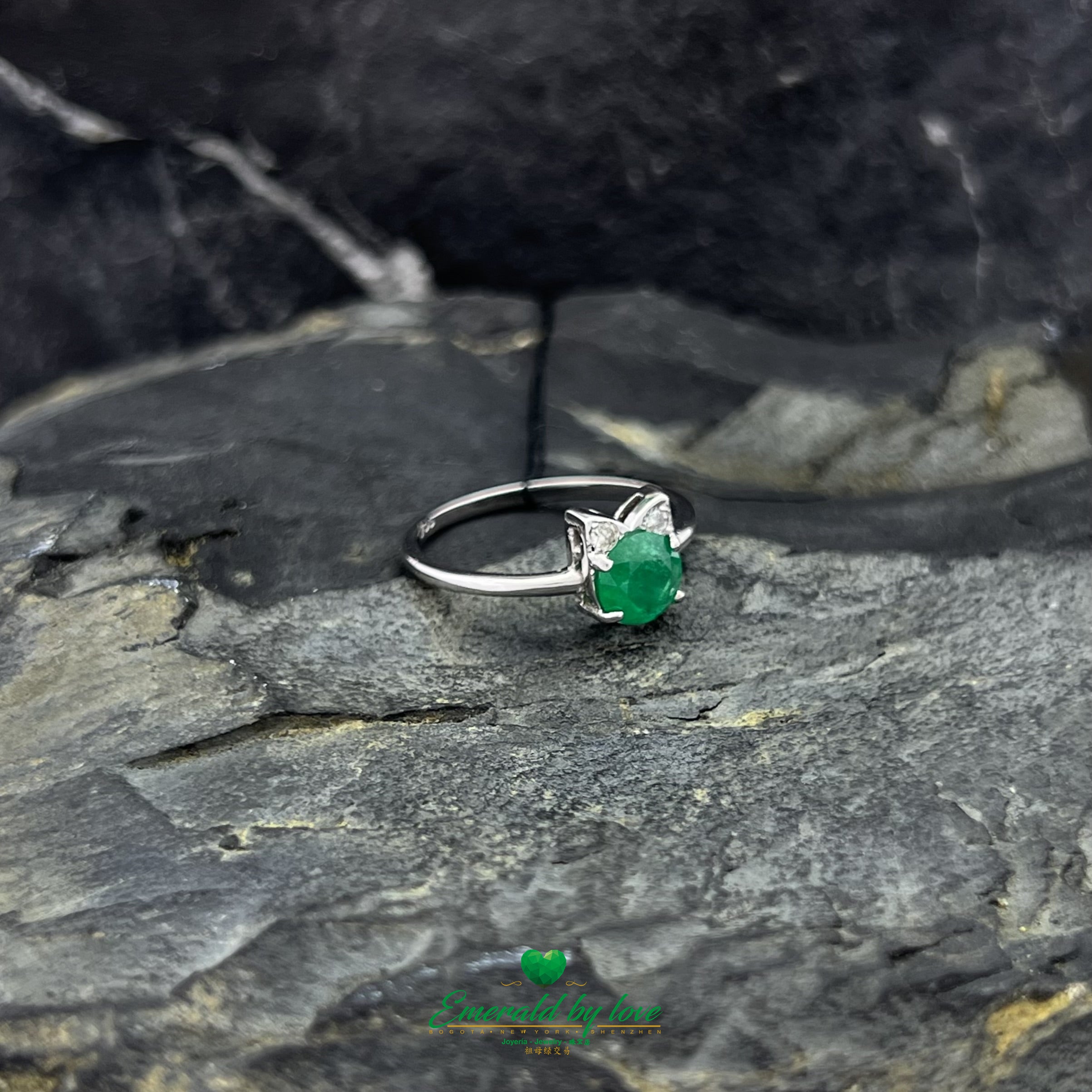 White Gold Cat Ear Ring with Round Emerald and Diamond Accents