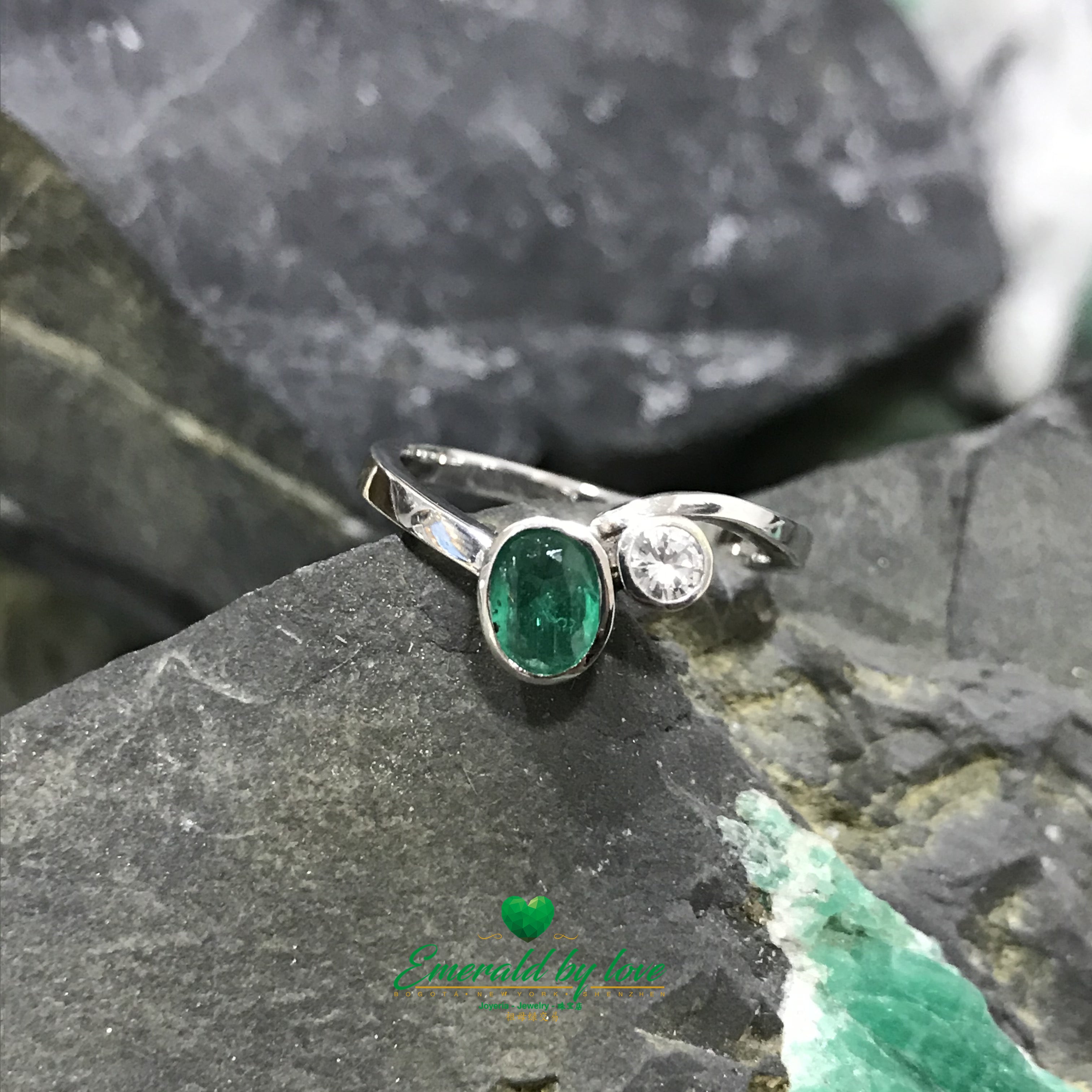 Delicate White Gold Ring with Colombian Oval Emerald and Diamond