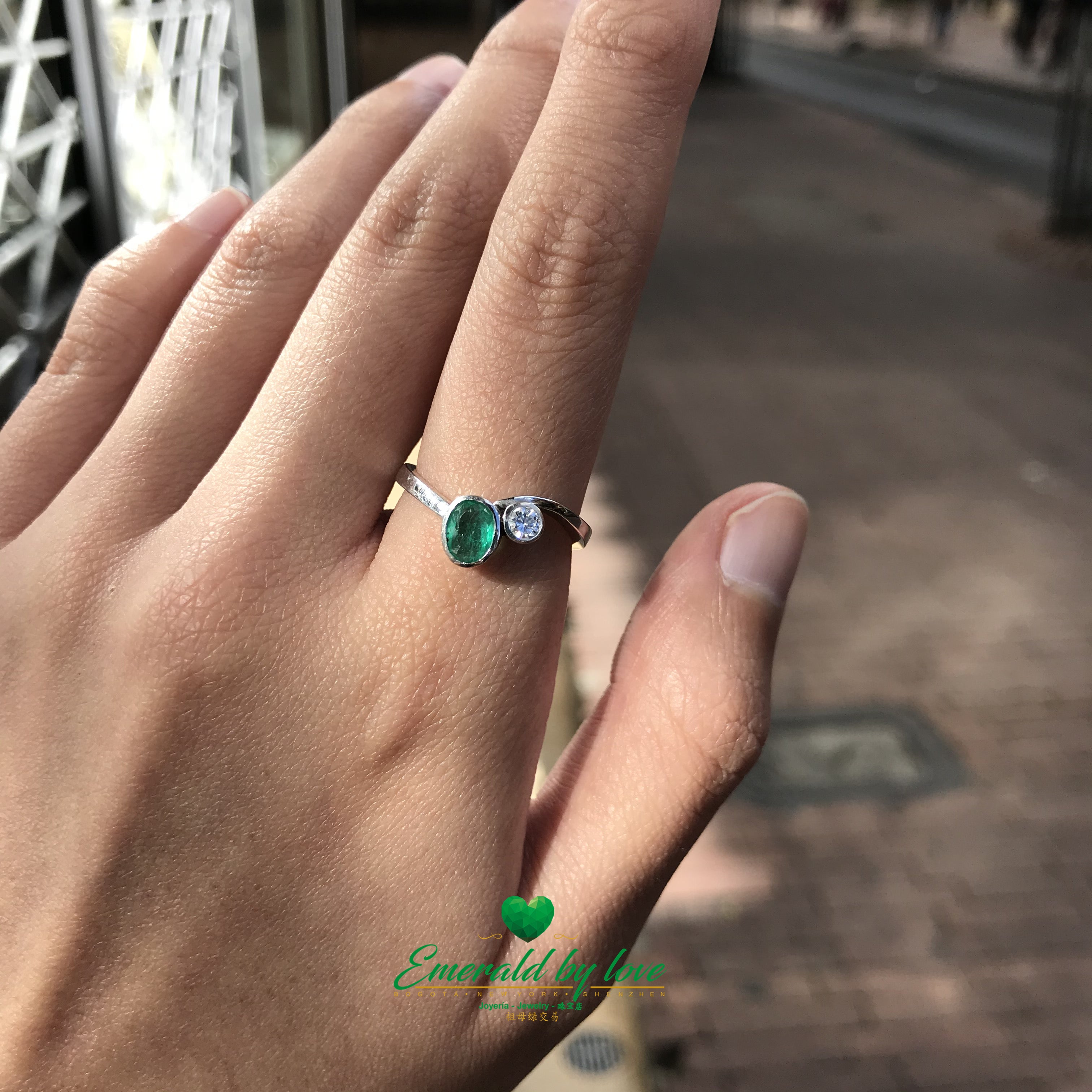 Delicate White Gold Ring with Colombian Oval Emerald and Diamond