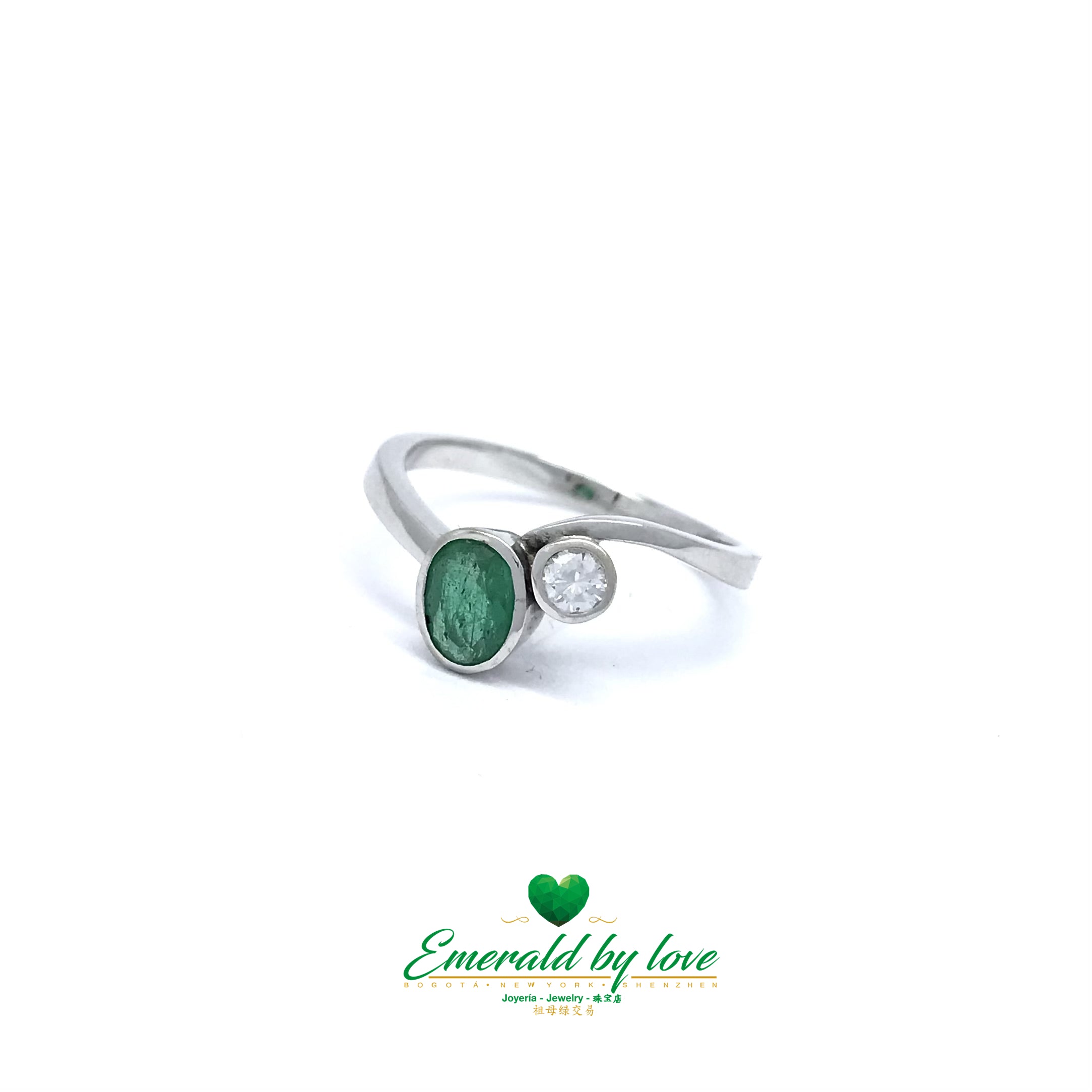 Delicate White Gold Ring with Colombian Oval Emerald and Diamond