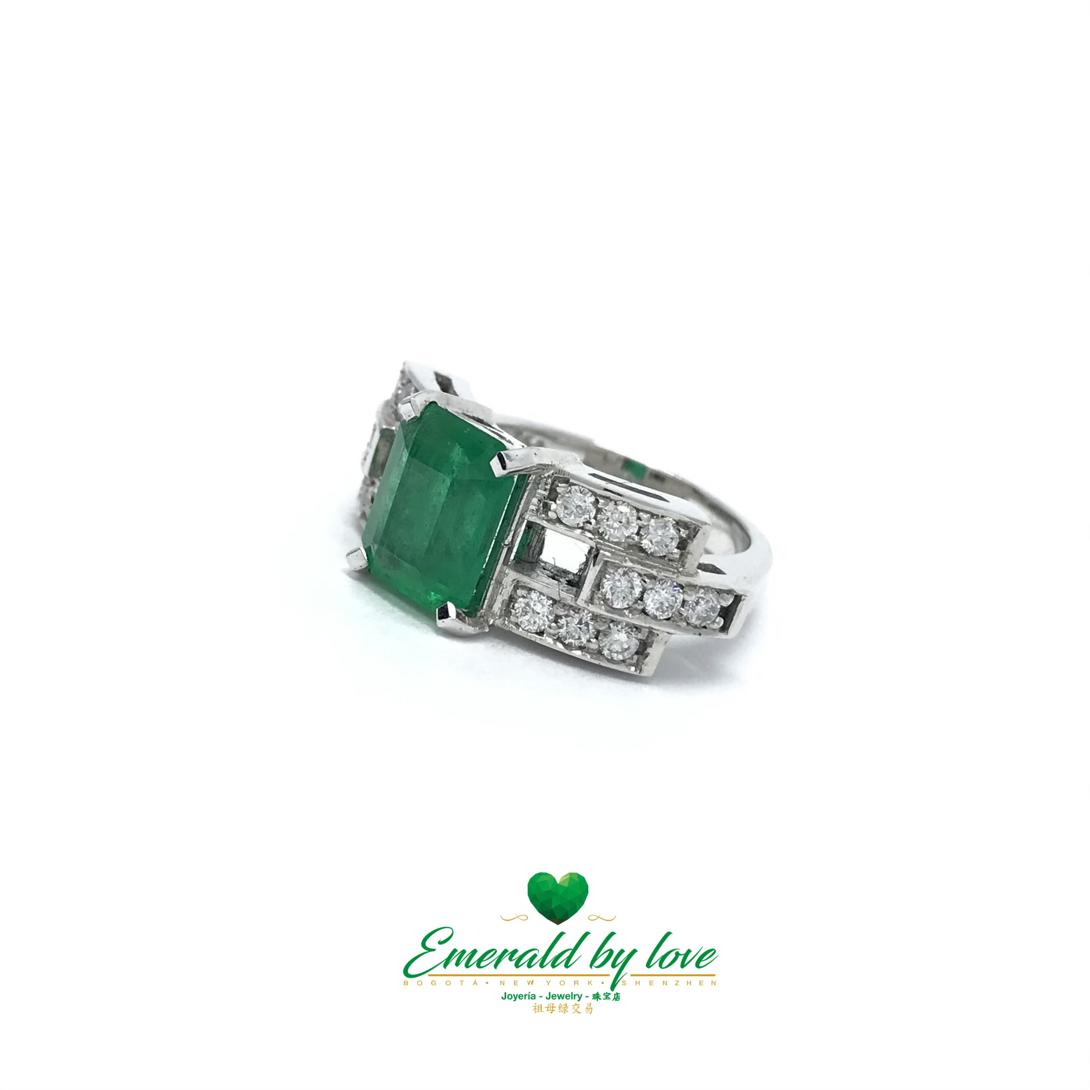 Exclusive Art Deco Colombian Emerald in White Gold